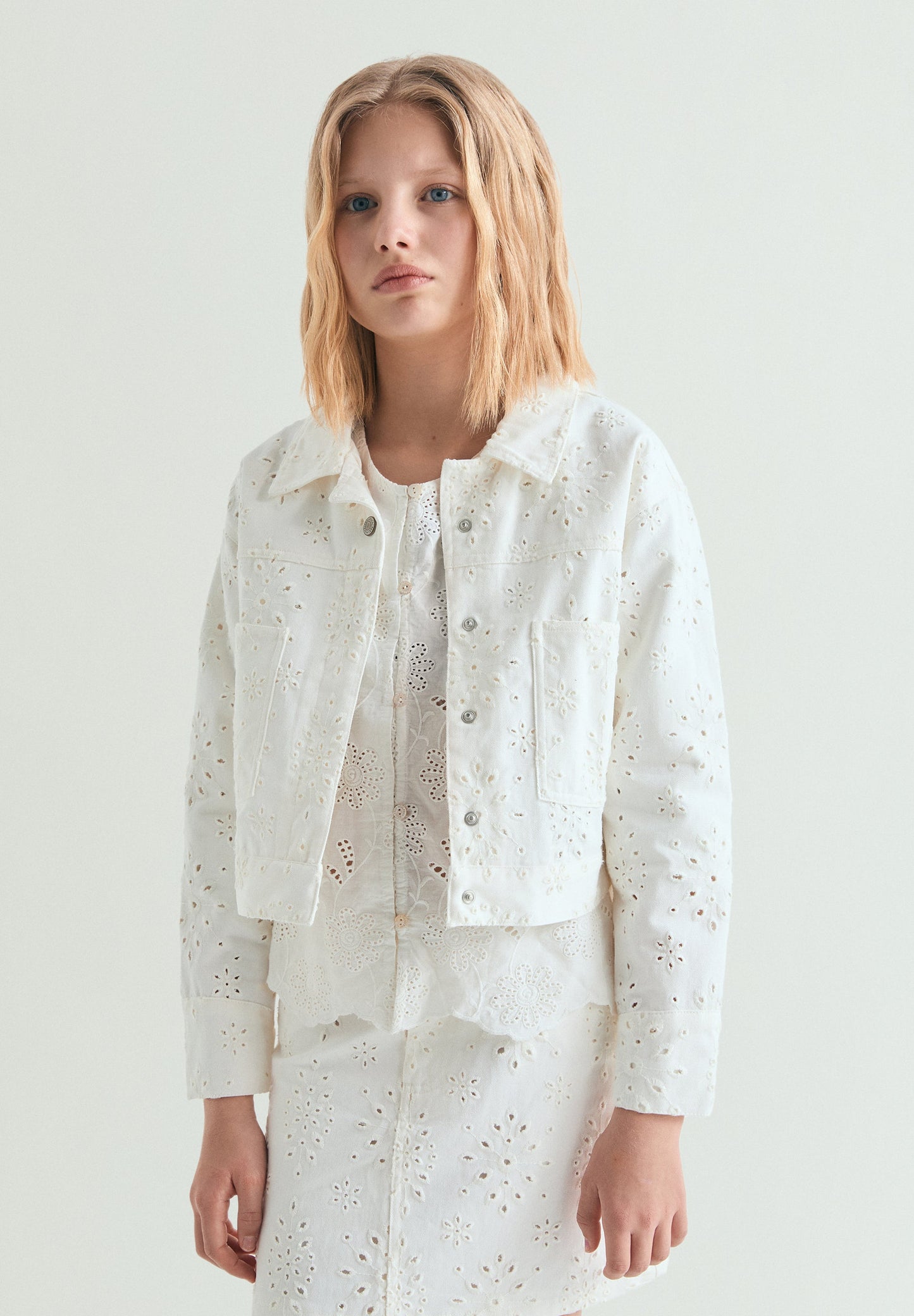 PERFORATED JACKET
