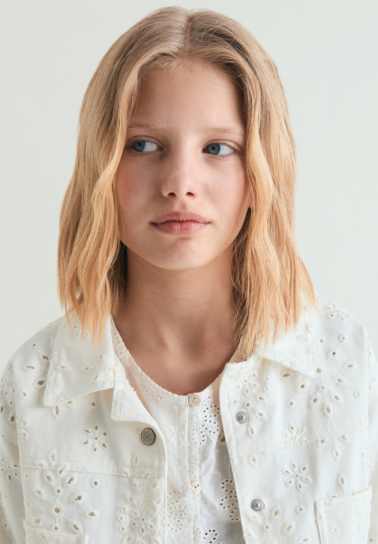 PERFORATED JACKET