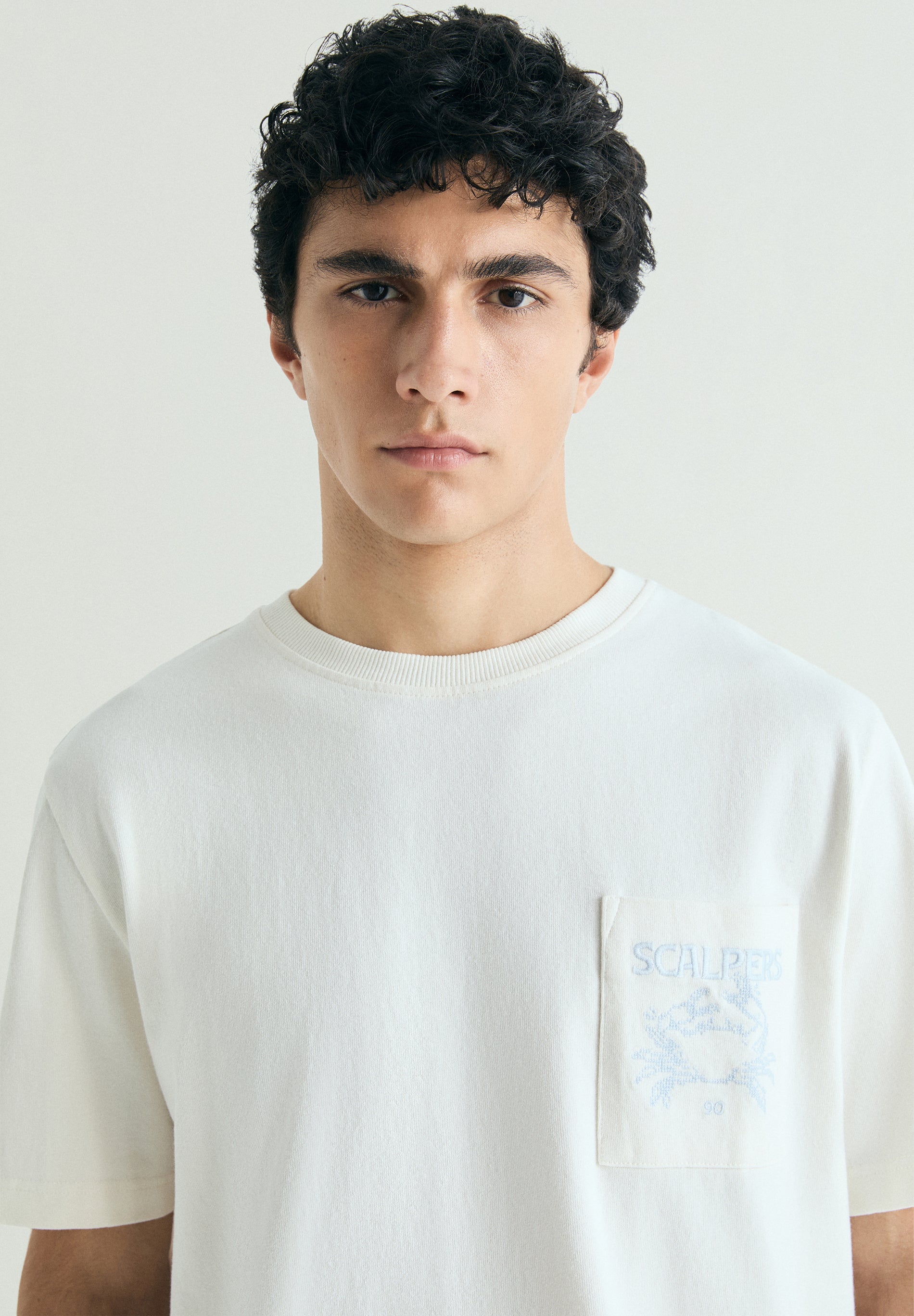 SCHWERES T-SHIRT MIT TASCHE