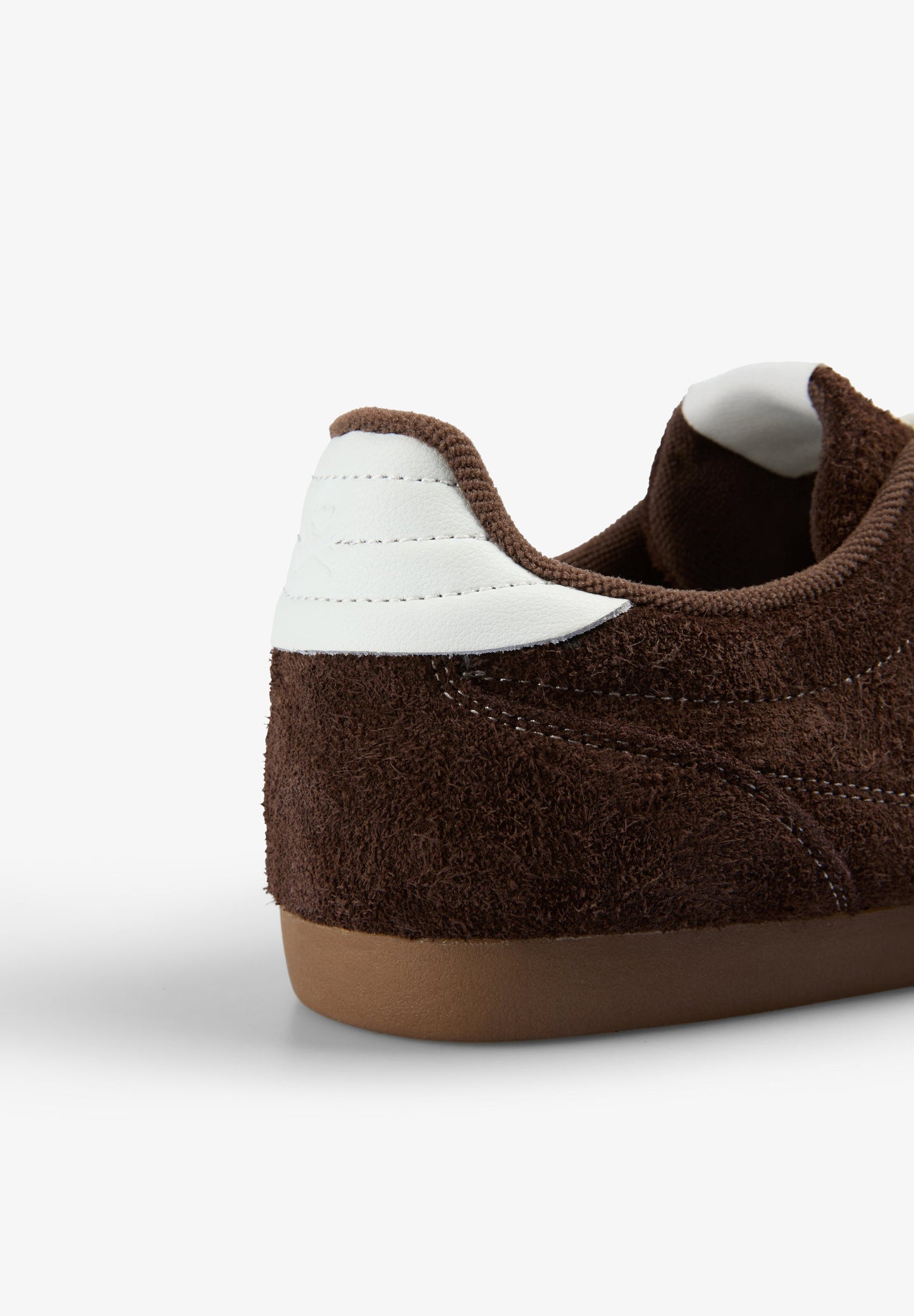 SNEAKER IM RETRO-STIL MIT TOTENKOPF