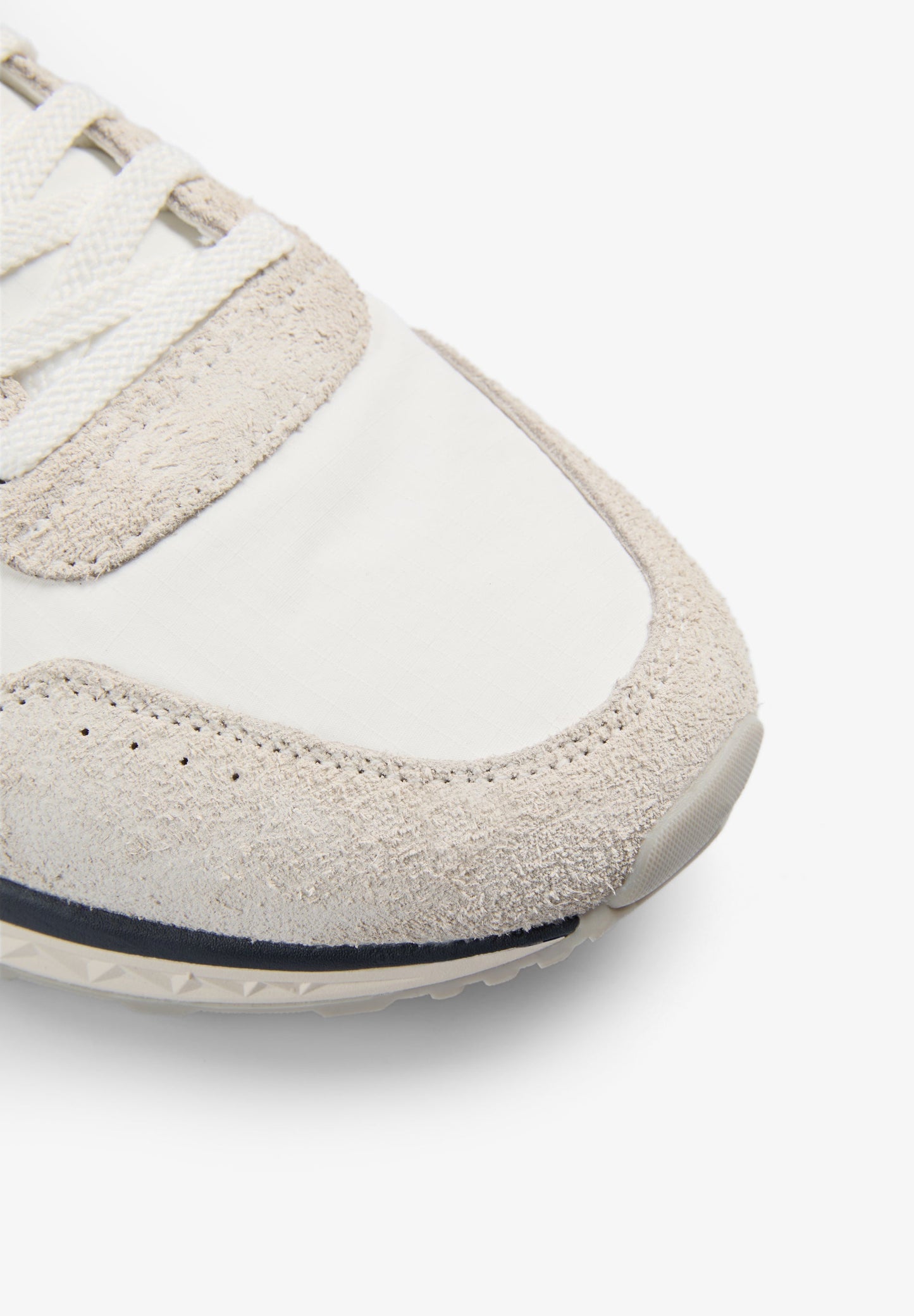 SNEAKER MIT SEITLICHEM TOTENKOPF