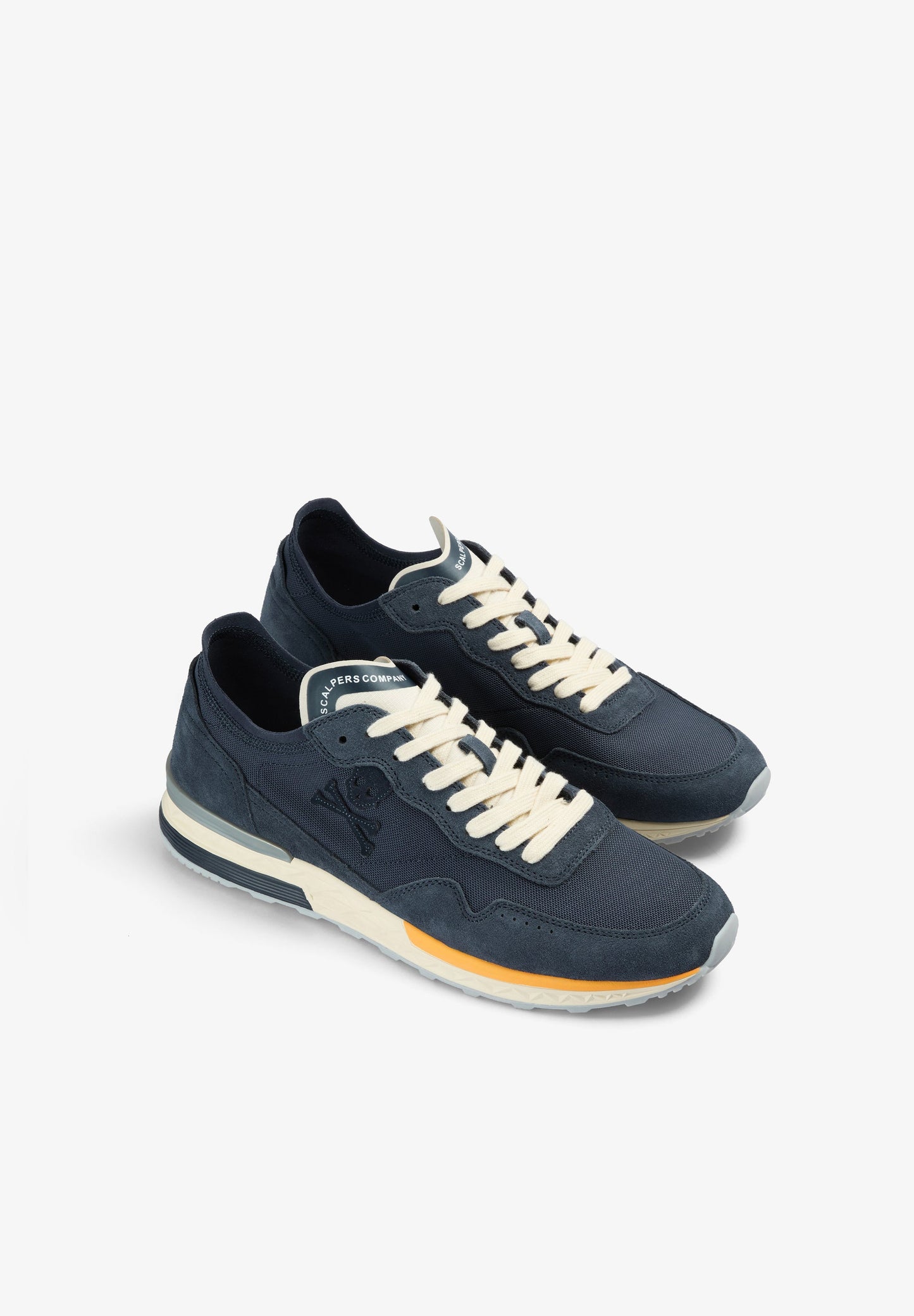 SNEAKER AUS LEDER MIT TOTENKOPF