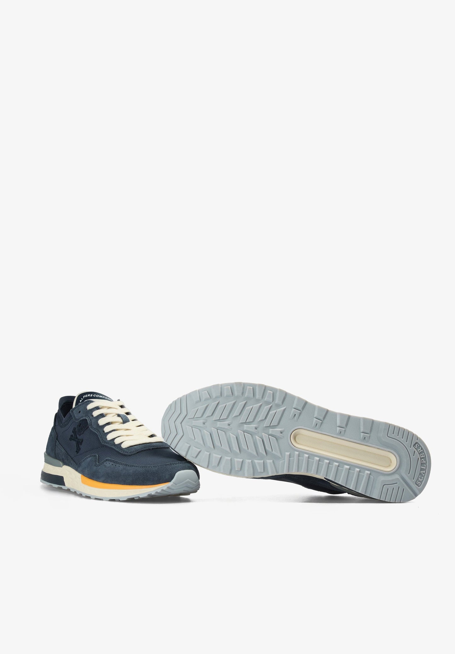 SNEAKER AUS LEDER MIT TOTENKOPF