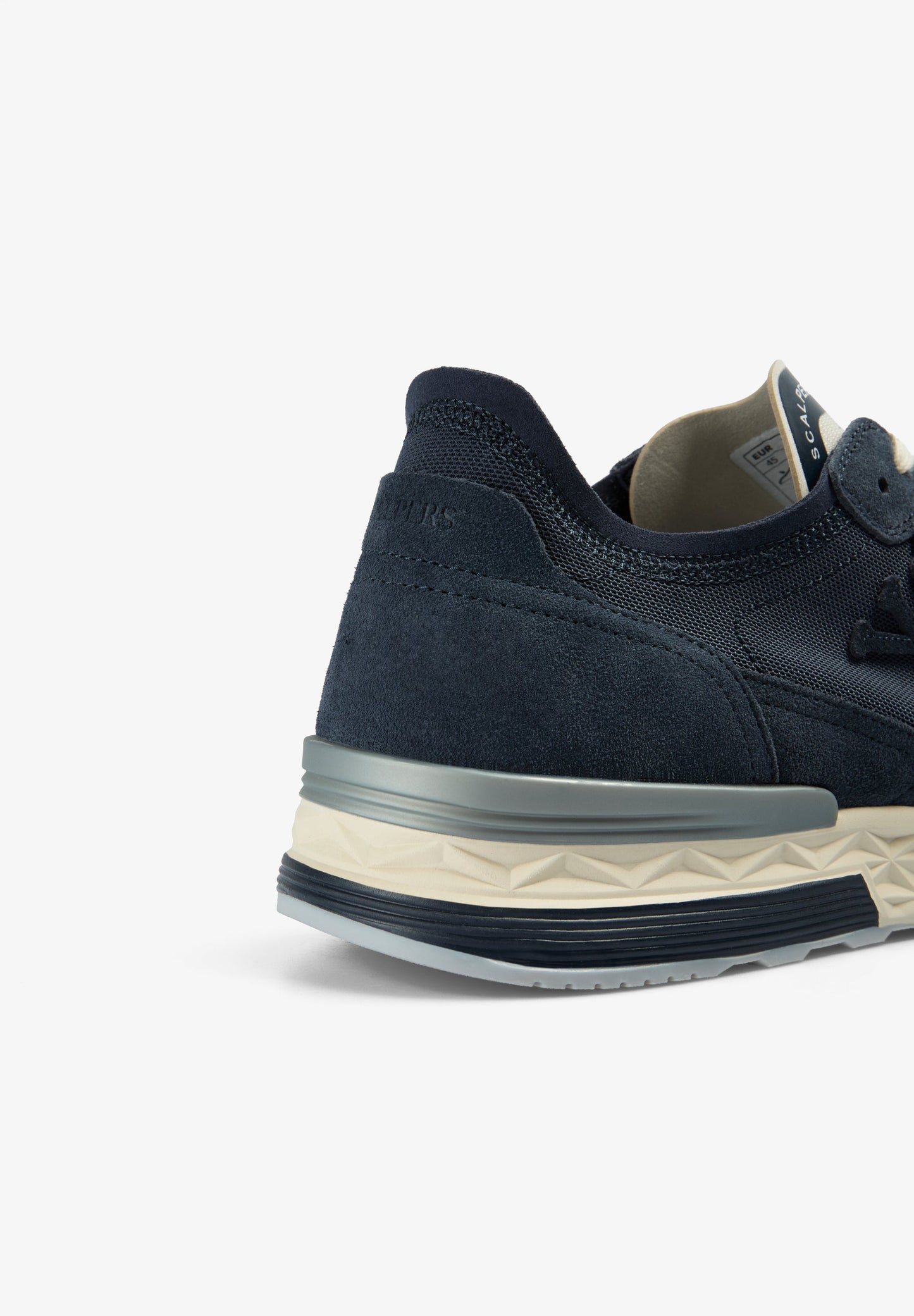 SNEAKER AUS LEDER MIT TOTENKOPF