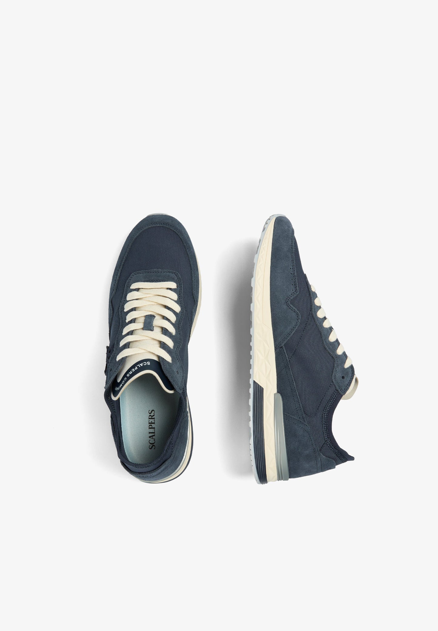 SNEAKER AUS LEDER MIT TOTENKOPF