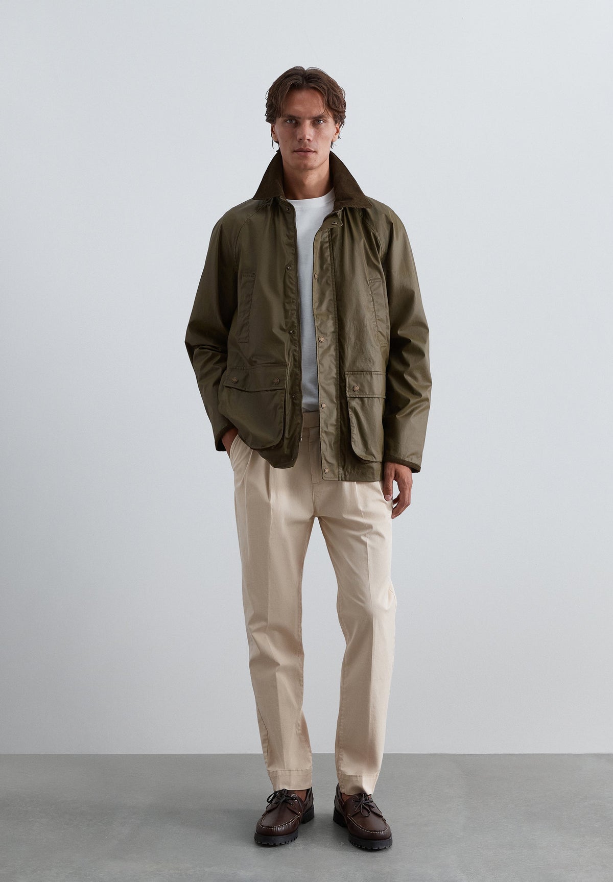 HARZBESCHICHTETE JACKE MIT CORDKRAGEN