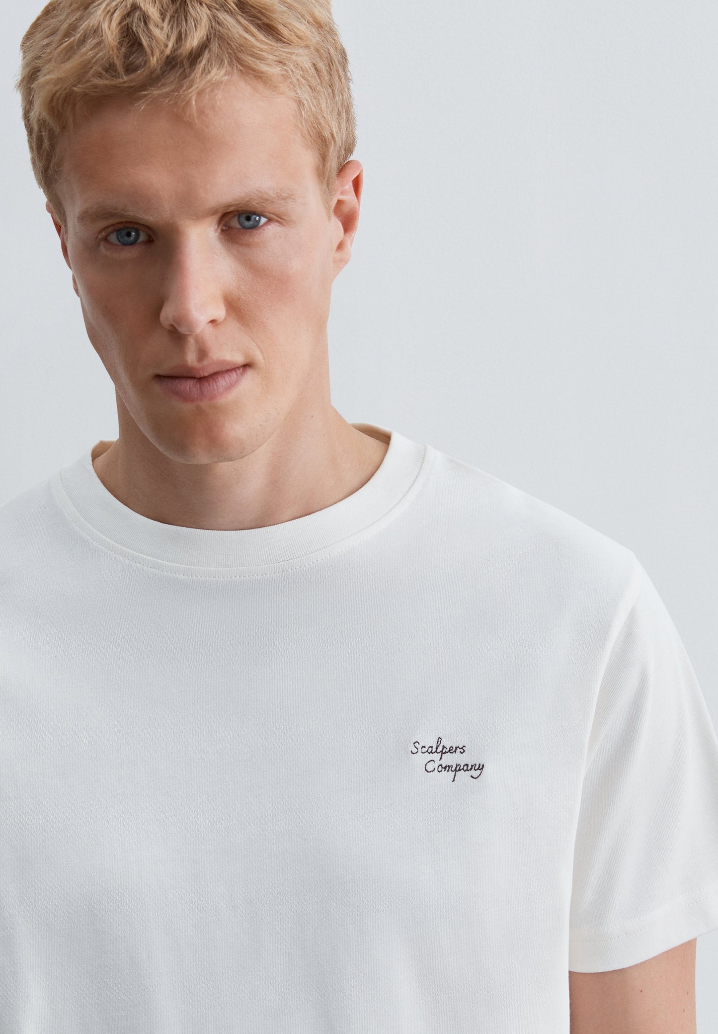 T-SHIRT MIT STICKEREI AUS HEAVY JERSEY