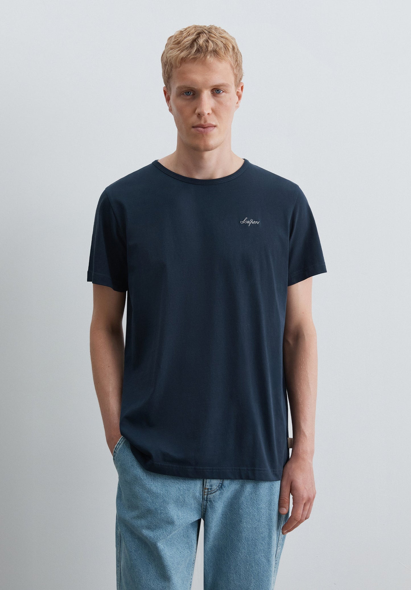 T-SHIRT MIT GESTICKTEM LOGO