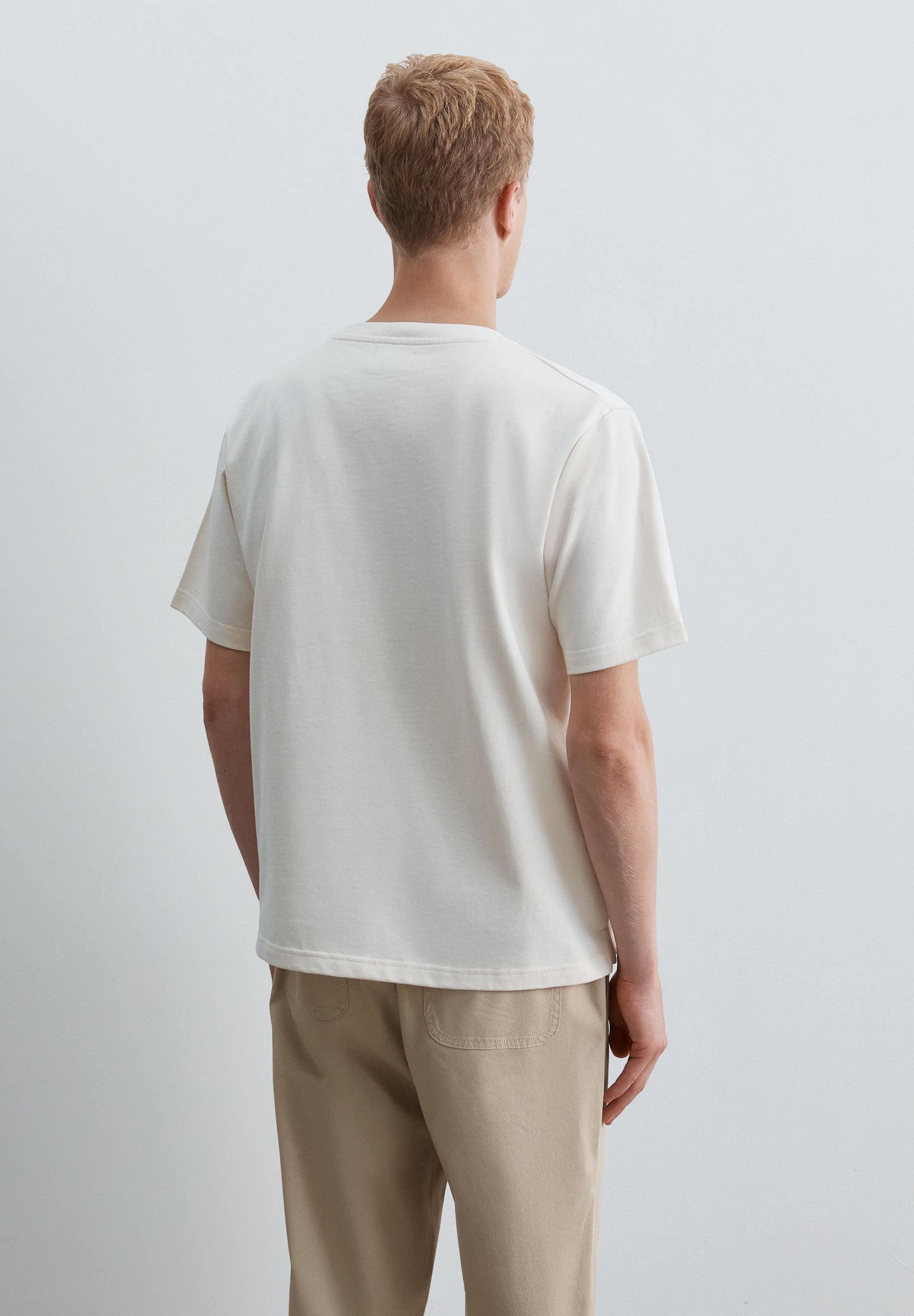 T-SHIRT IM BOXY FIT MIT STICKEREI