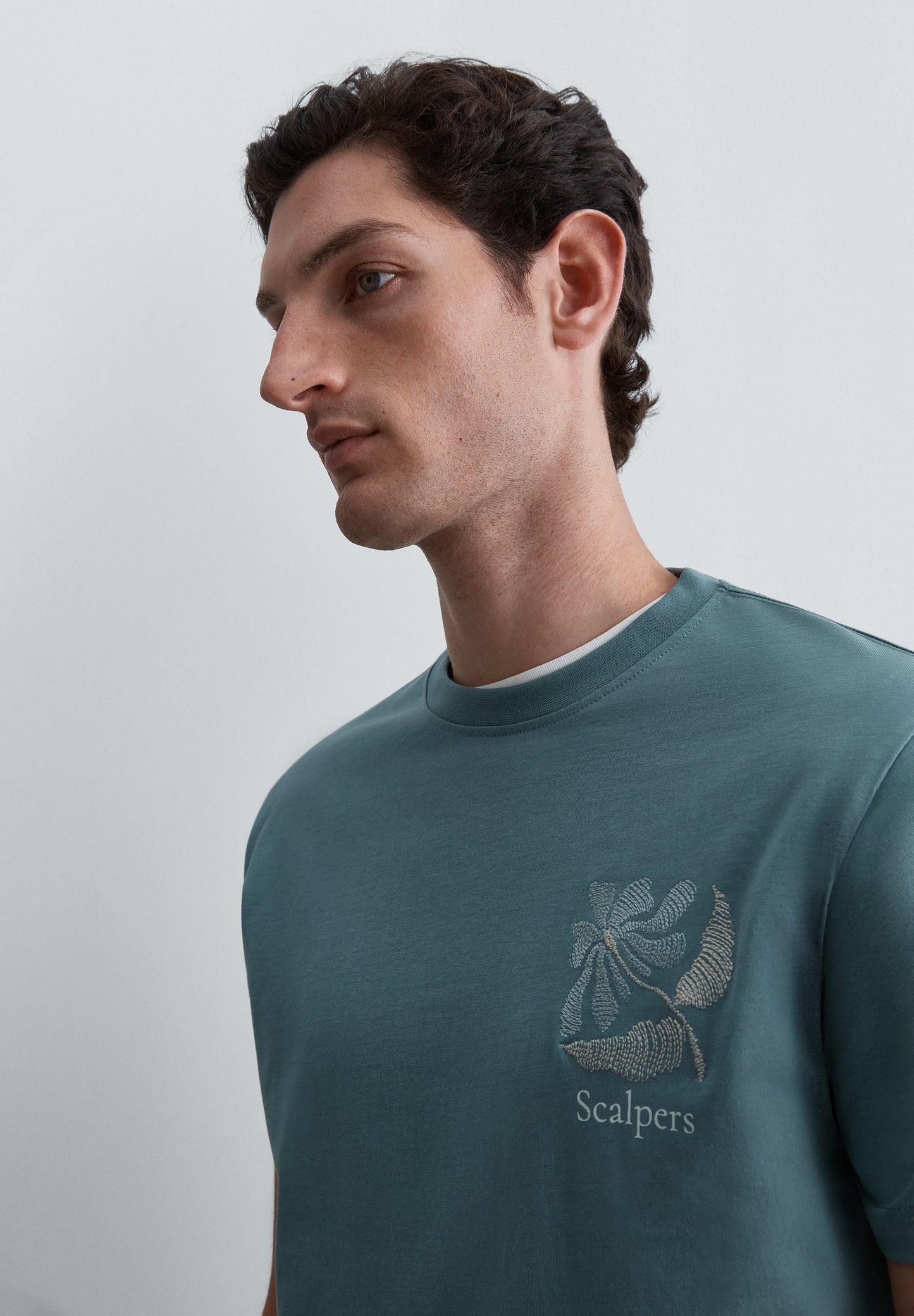 REGULAR FIT EMBROIDERED T-SHIRT