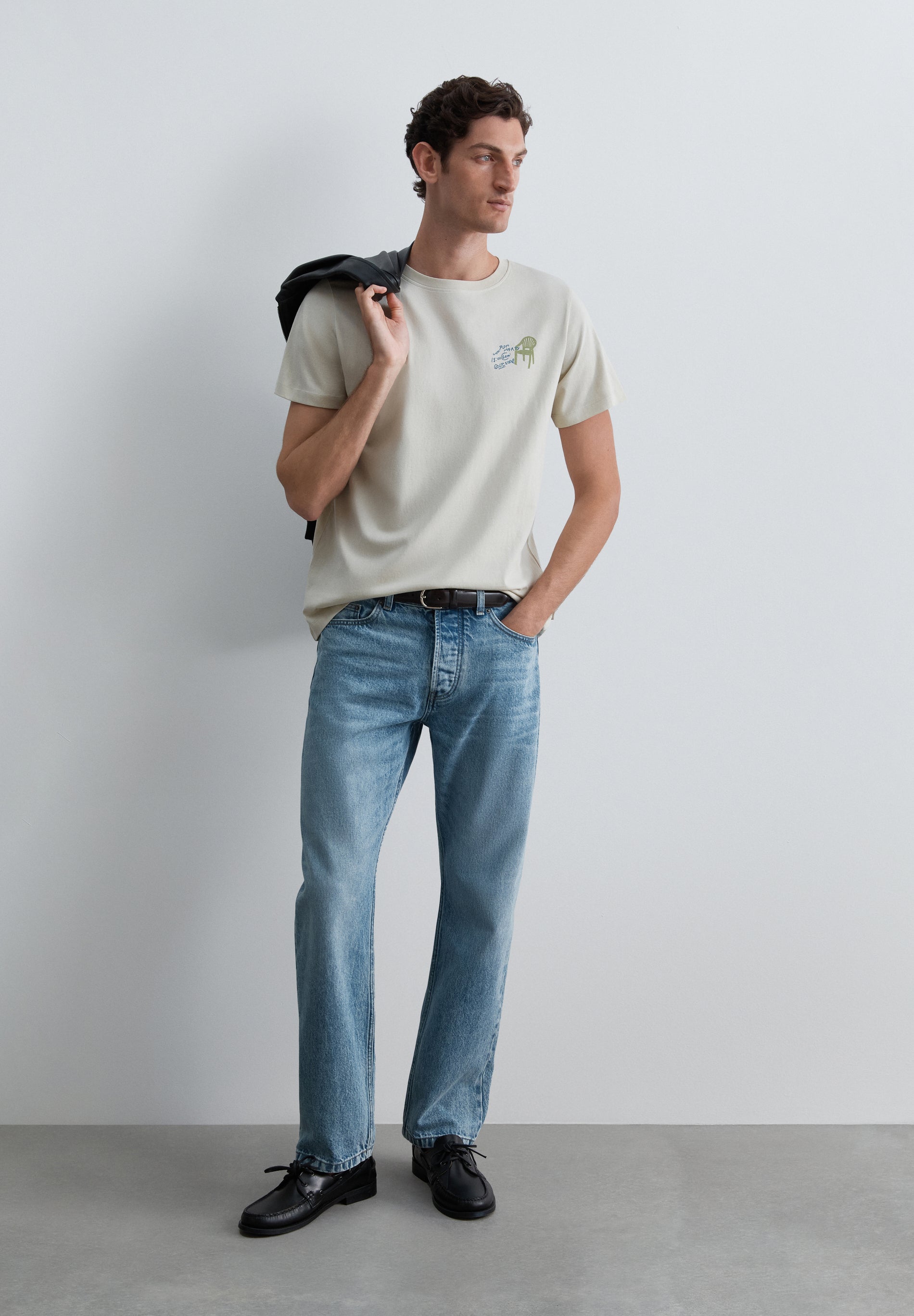 REGULAR FIT CONTRAST PRINT T-SHIRT