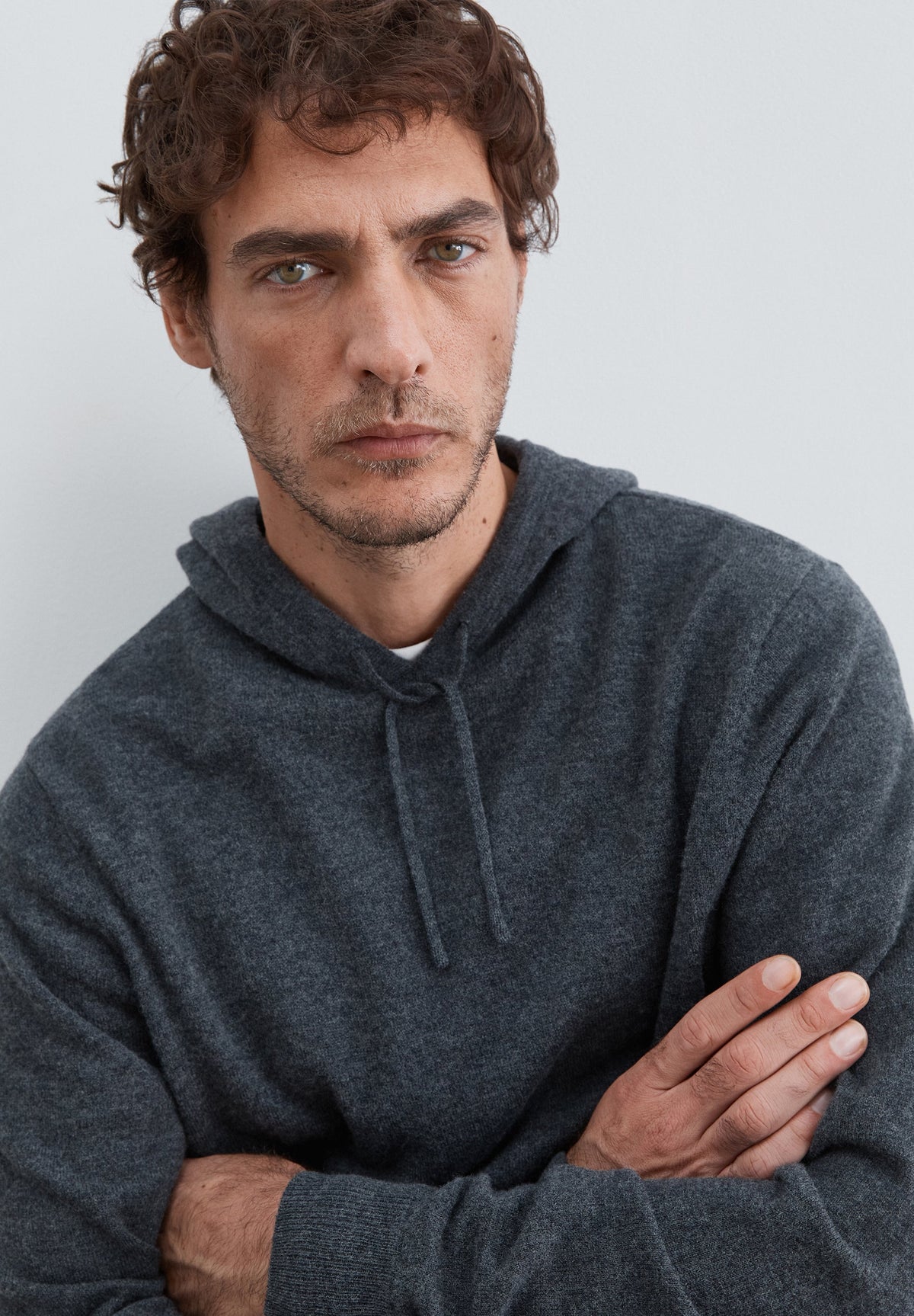 MAGLIA CON CAPPUCCIO LANA
