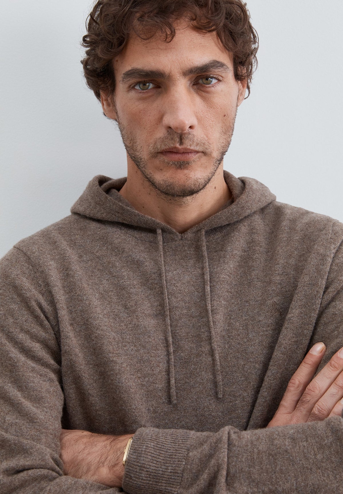 MAGLIA CON CAPPUCCIO LANA