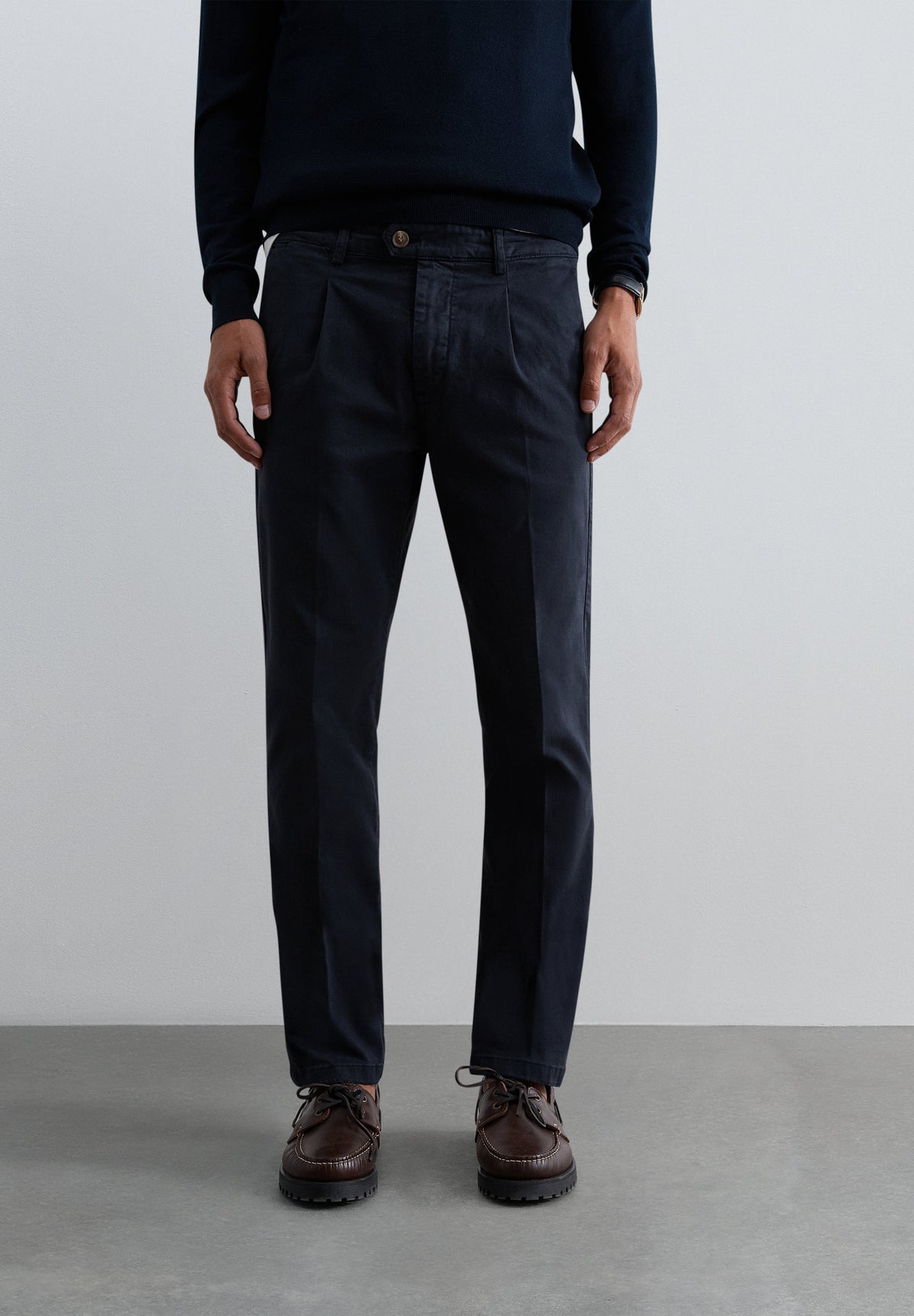 CHINO TROUSERS WITH DARTS