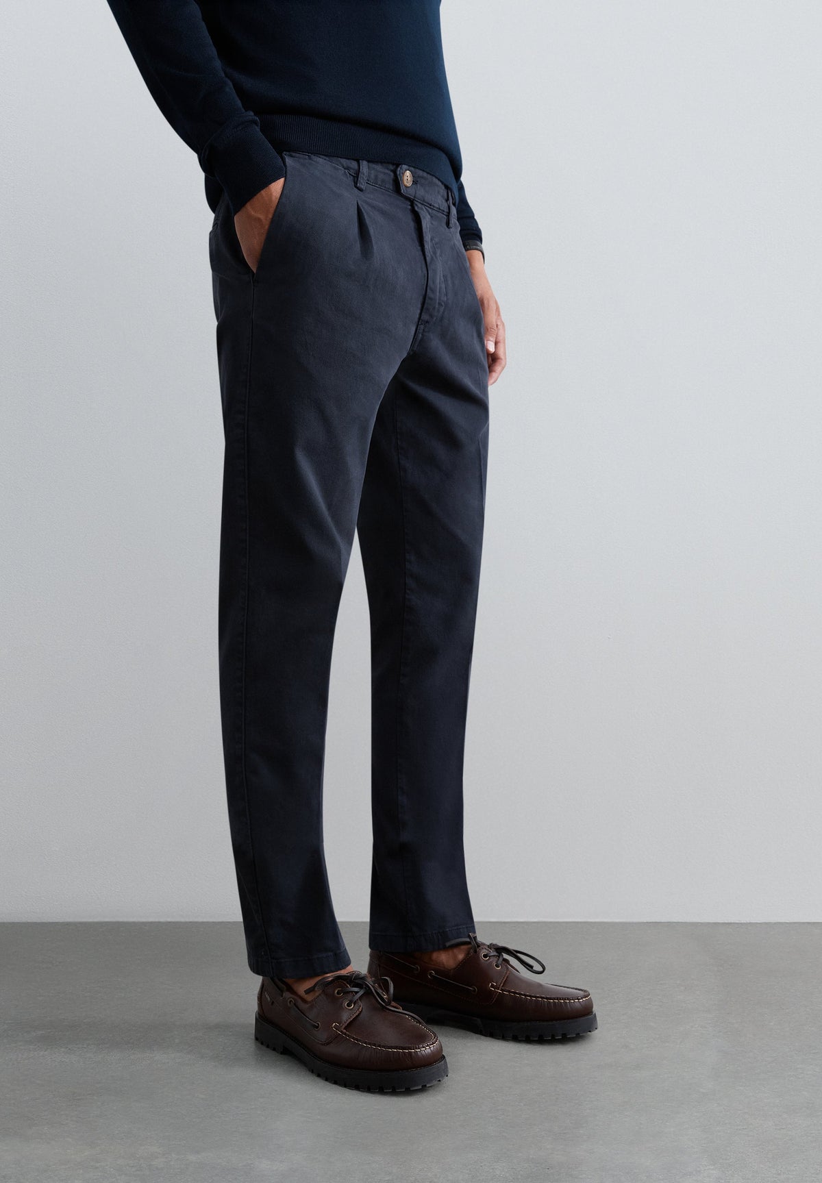 CHINO TROUSERS WITH DARTS