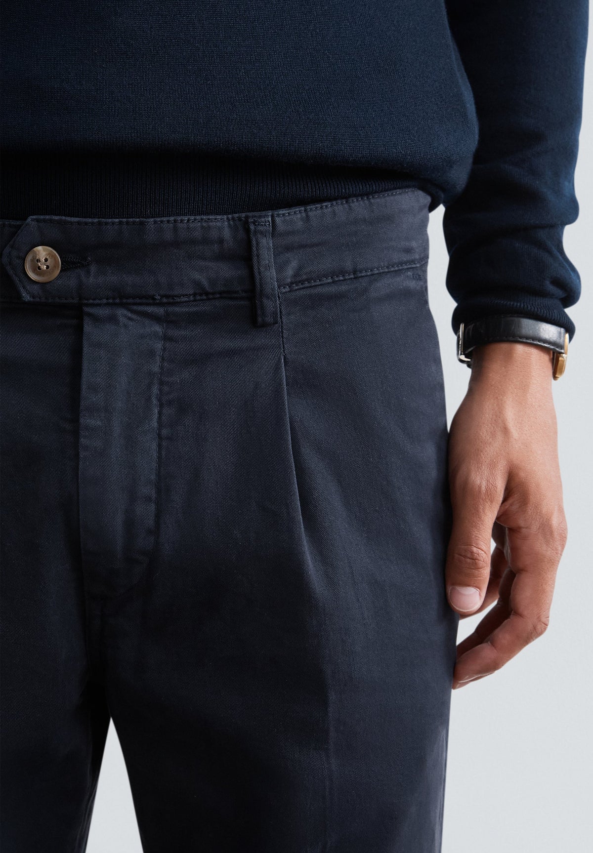 CHINO TROUSERS WITH DARTS
