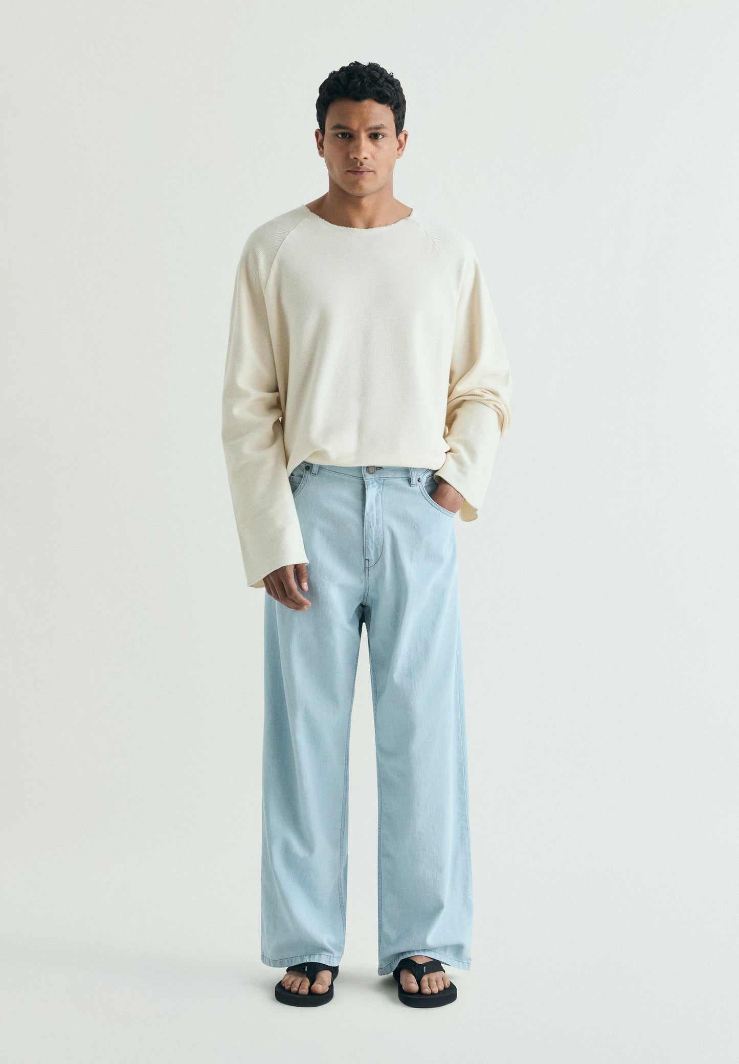 DENIM-JEANS AUS LEICHTER BAUMWOLLE