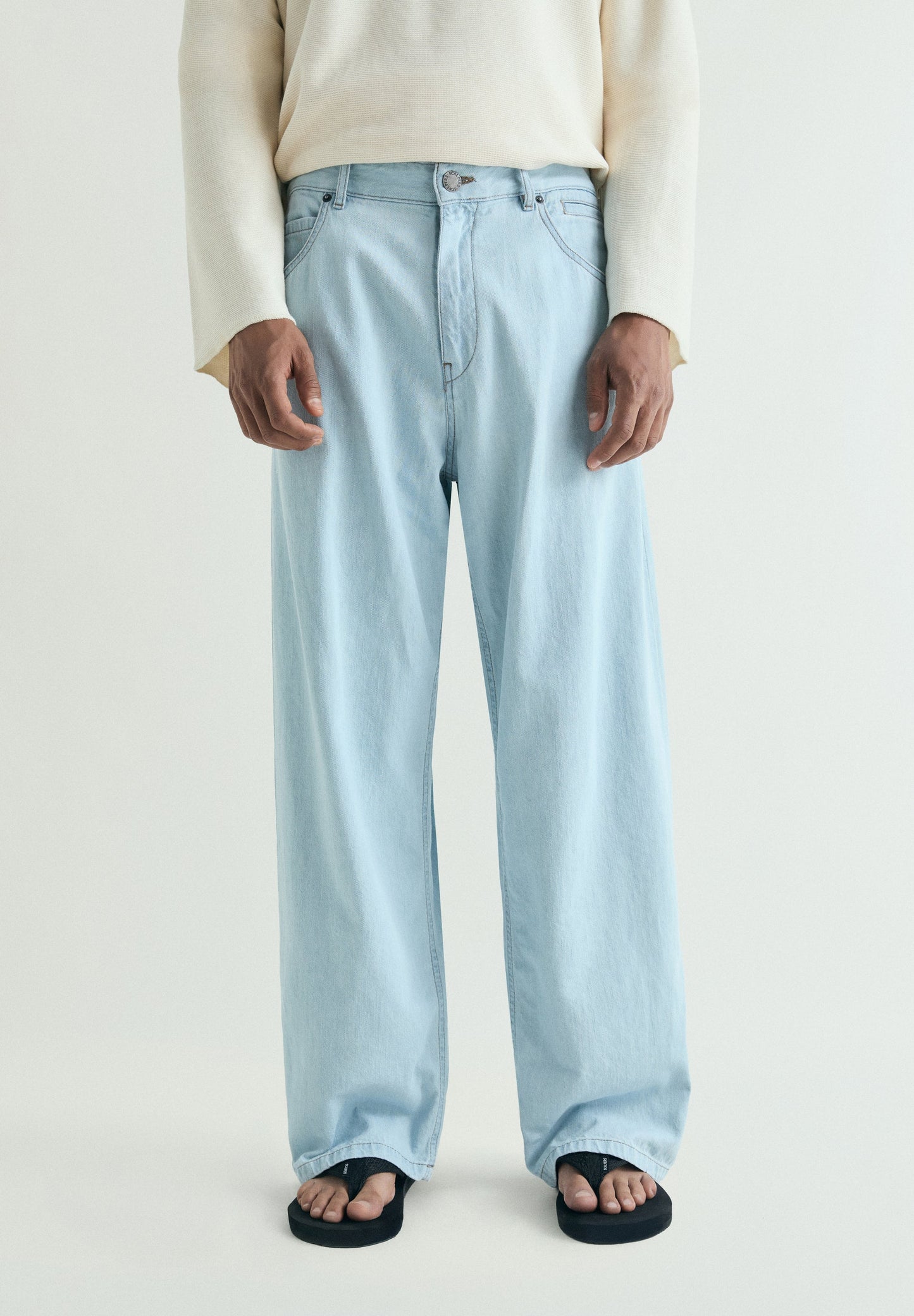 DENIM-JEANS AUS LEICHTER BAUMWOLLE