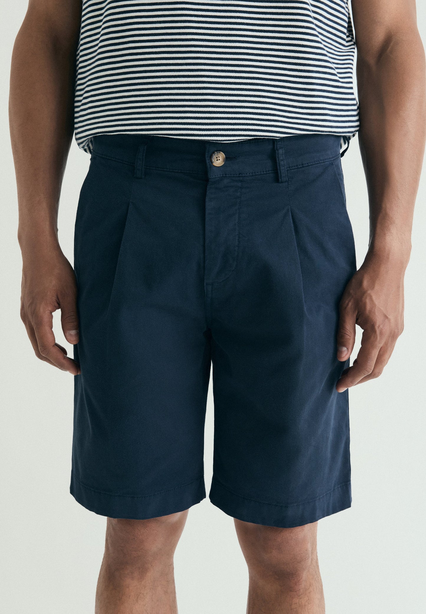 BERMUDAS MIT BUNDFALTEN VORNE