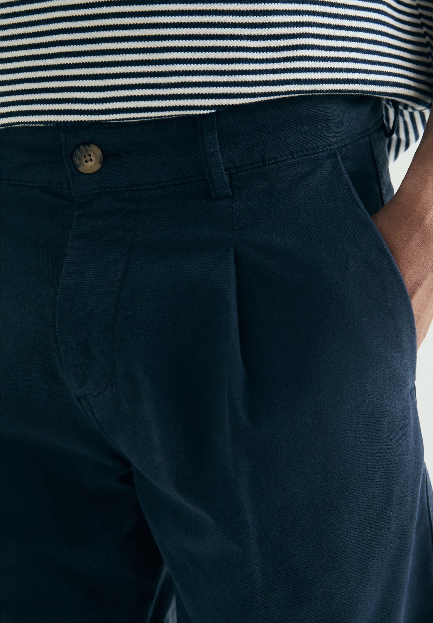 BERMUDAS MIT BUNDFALTEN VORNE