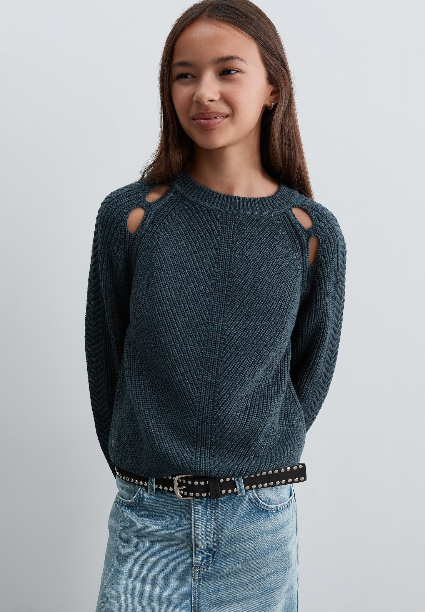 KOMBINIERTER STRICKPULLOVER MIT SCHLITZEN