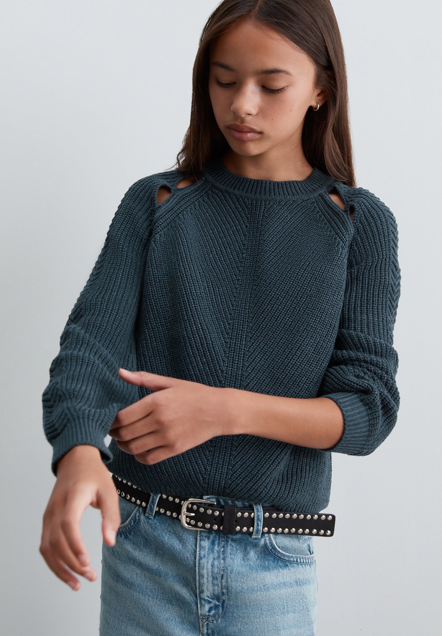 KOMBINIERTER STRICKPULLOVER MIT SCHLITZEN