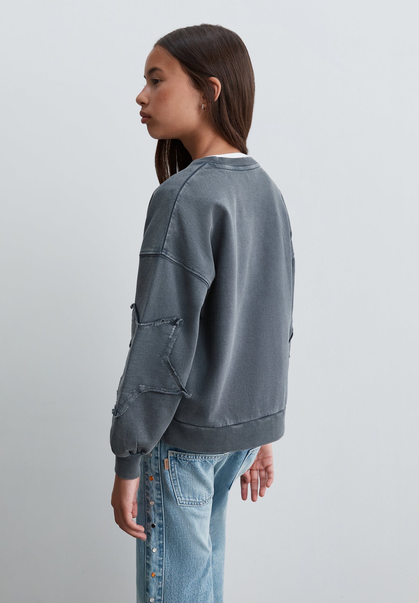 SWEATSHIRT WITH DETAIL ON THE SLEEVE