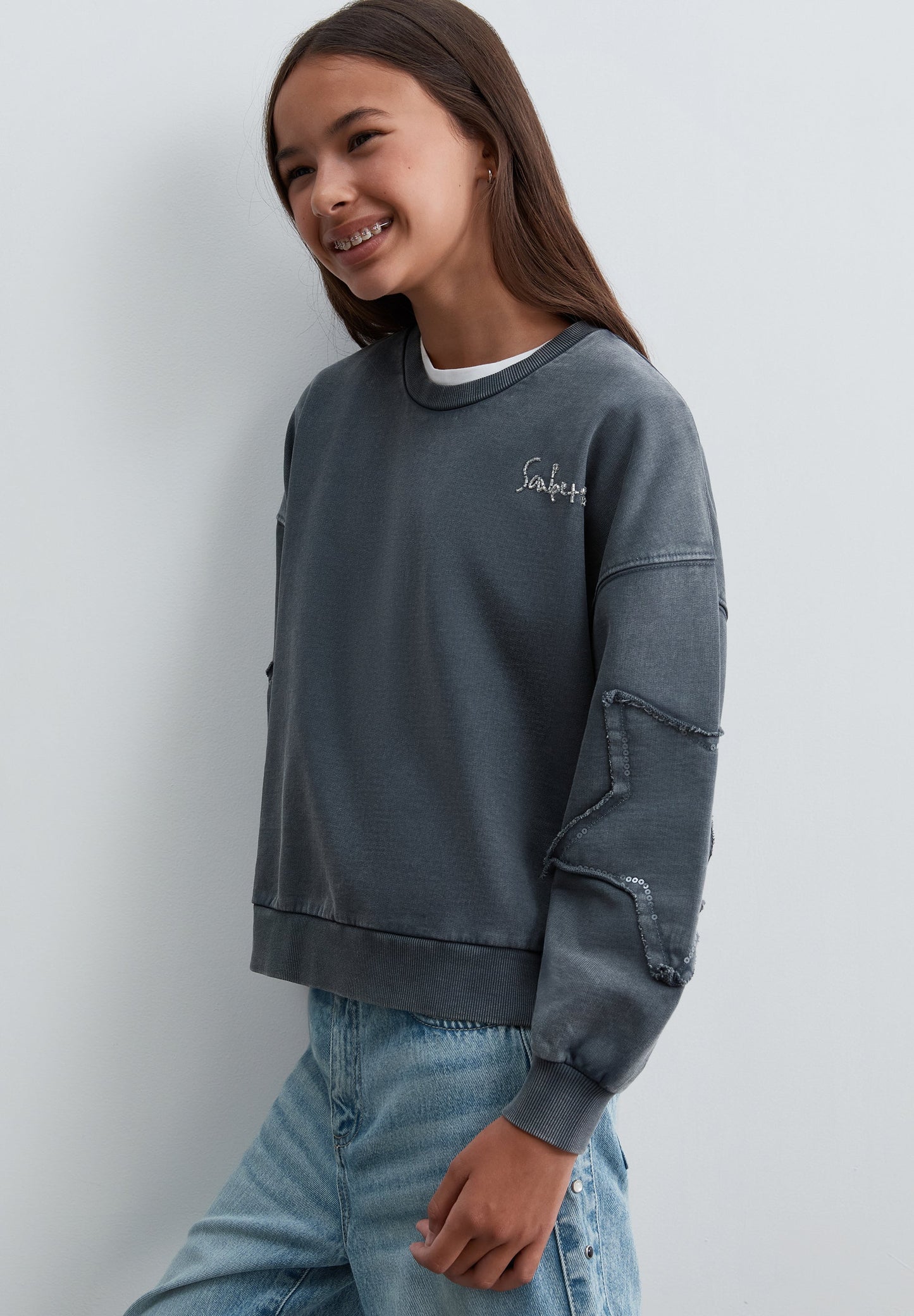 SWEATSHIRT WITH DETAIL ON THE SLEEVE