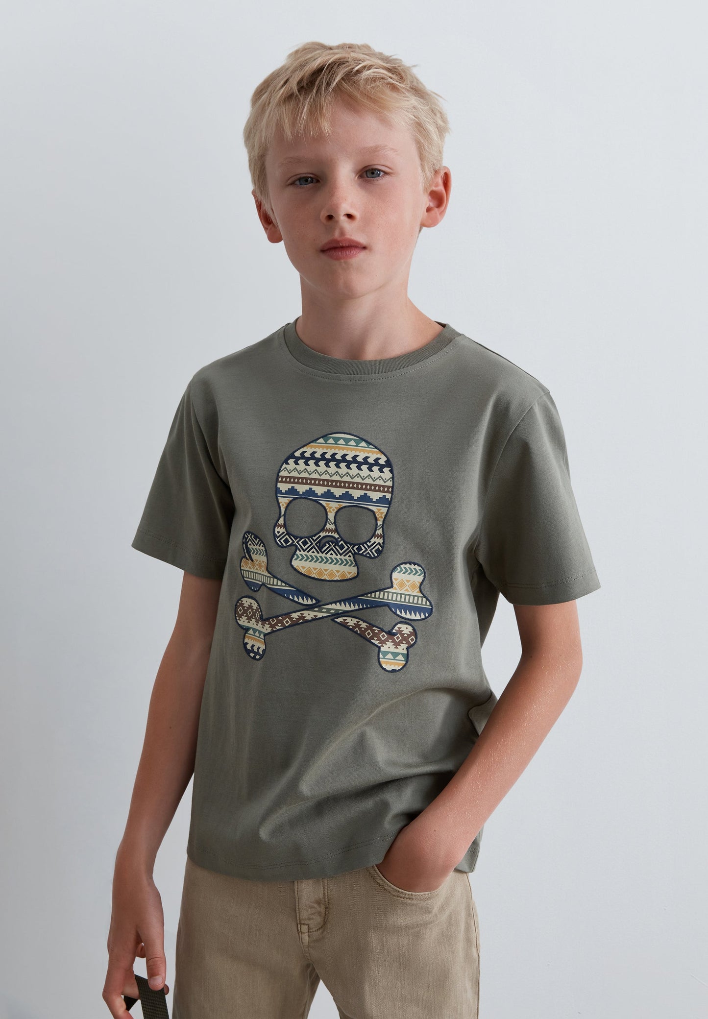 T-SHIRT MIT TOTENKOPF-PRINT