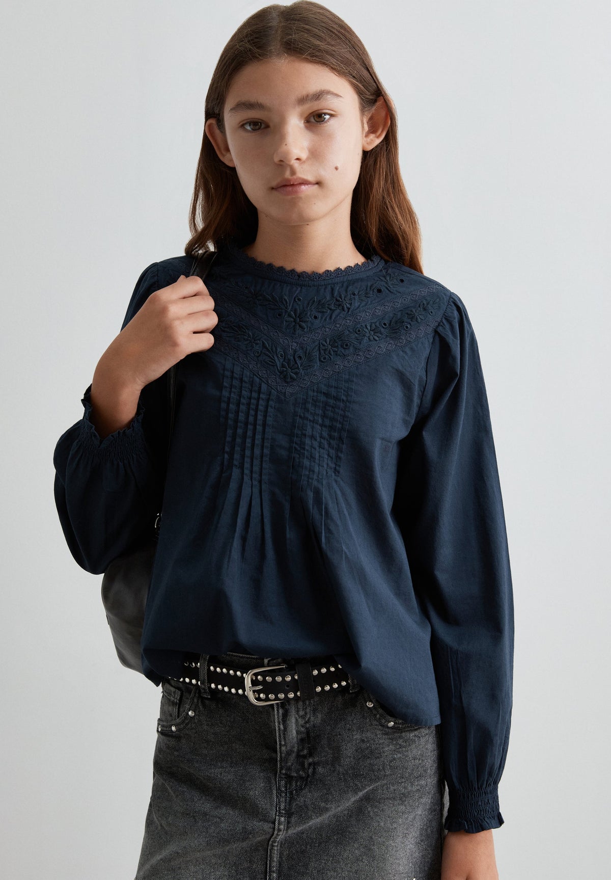 ROMANTISCHE BLUSE MIT STICKEREIEN