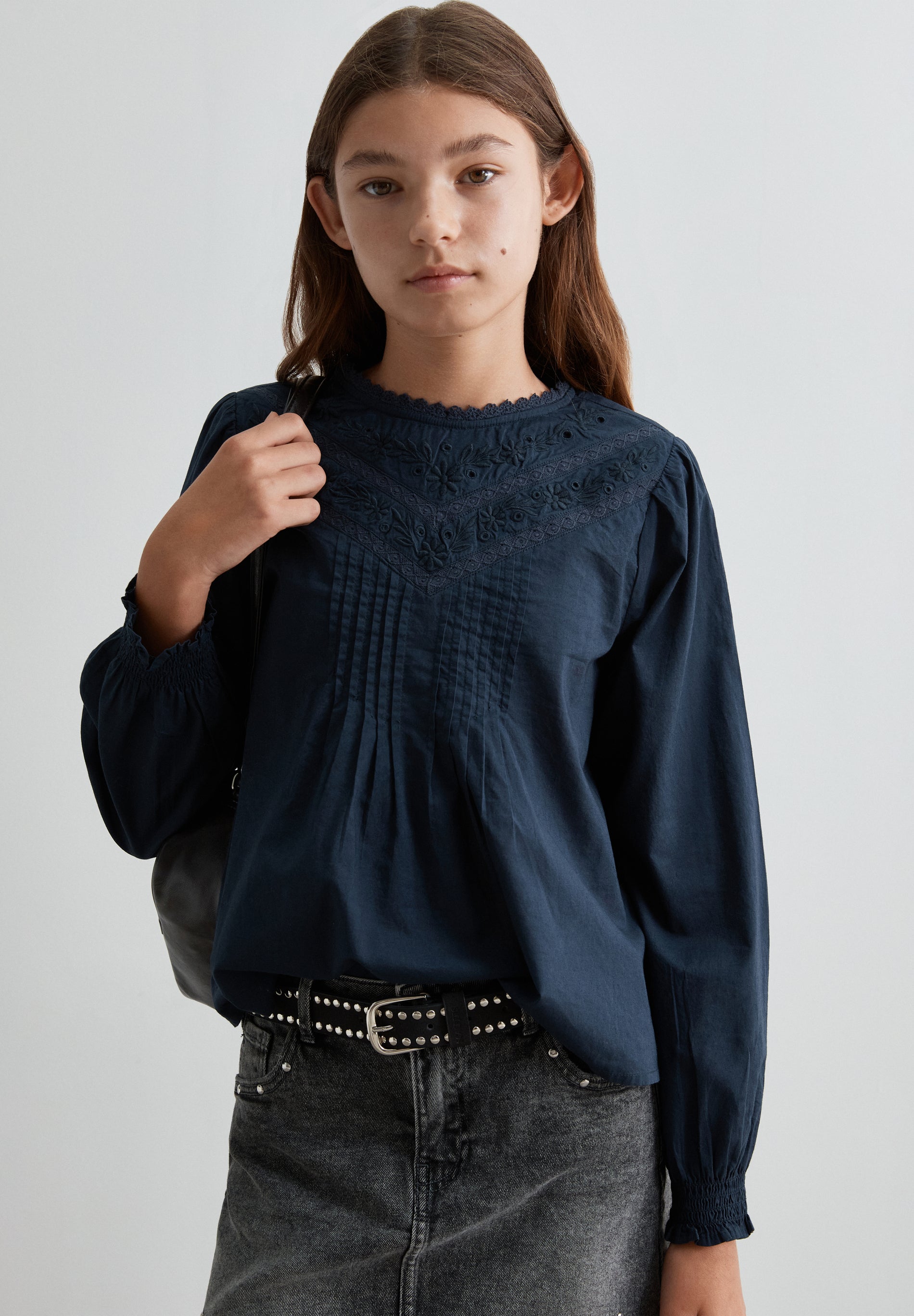 ROMANTISCHE BLUSE MIT STICKEREIEN