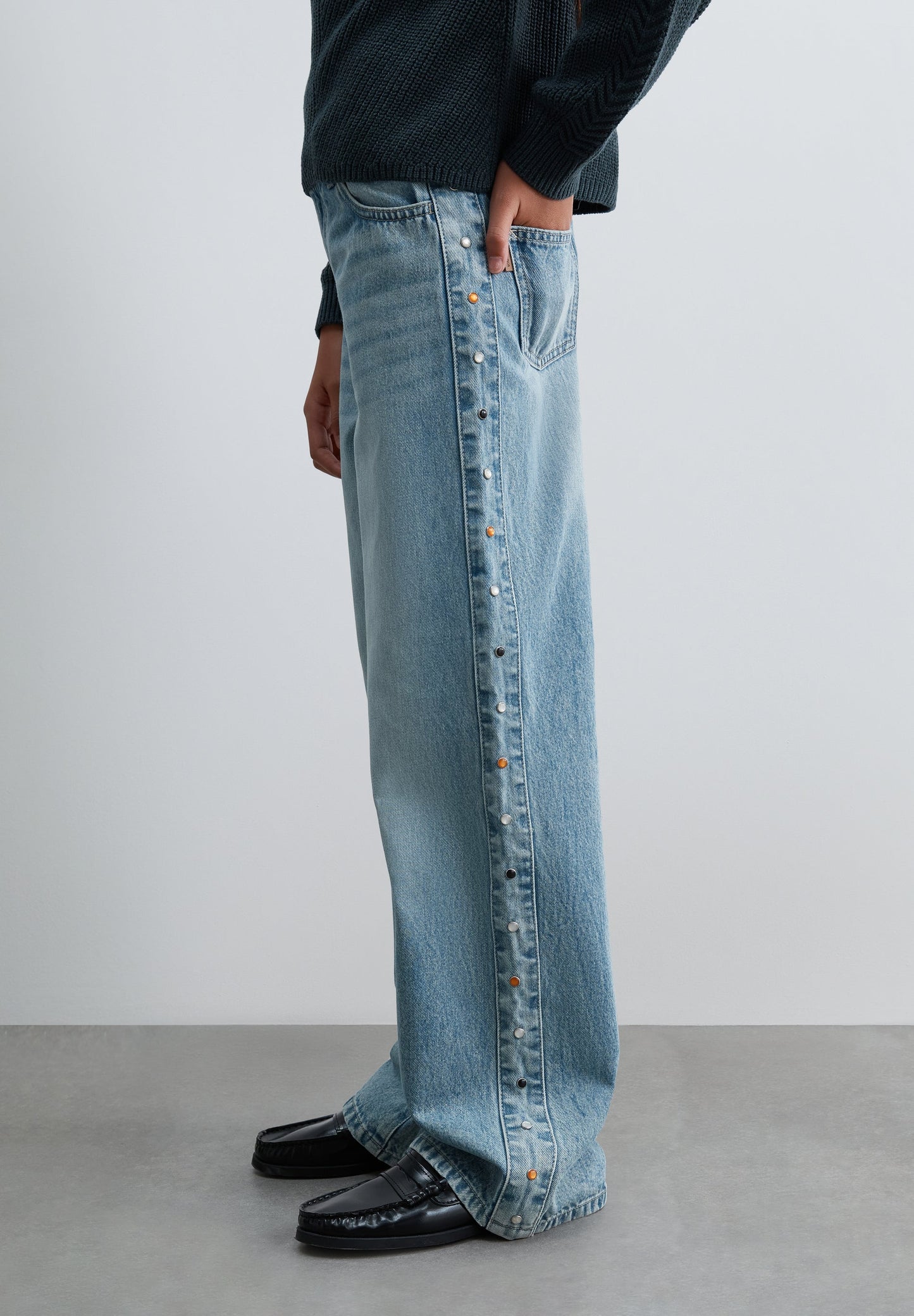 STUDDED WIDE LEG JEANS