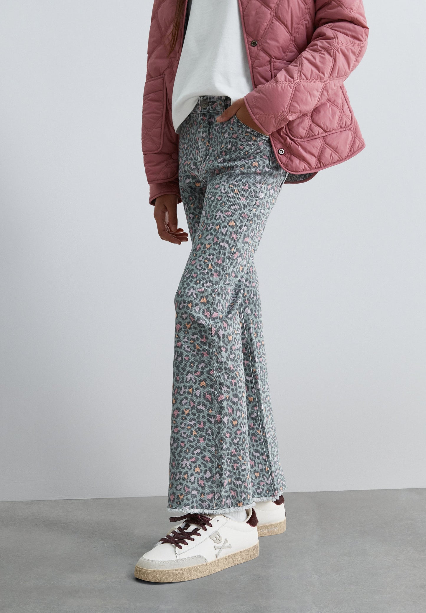 PANTALONI A CAMPANA CON STAMPA ANIMALIER