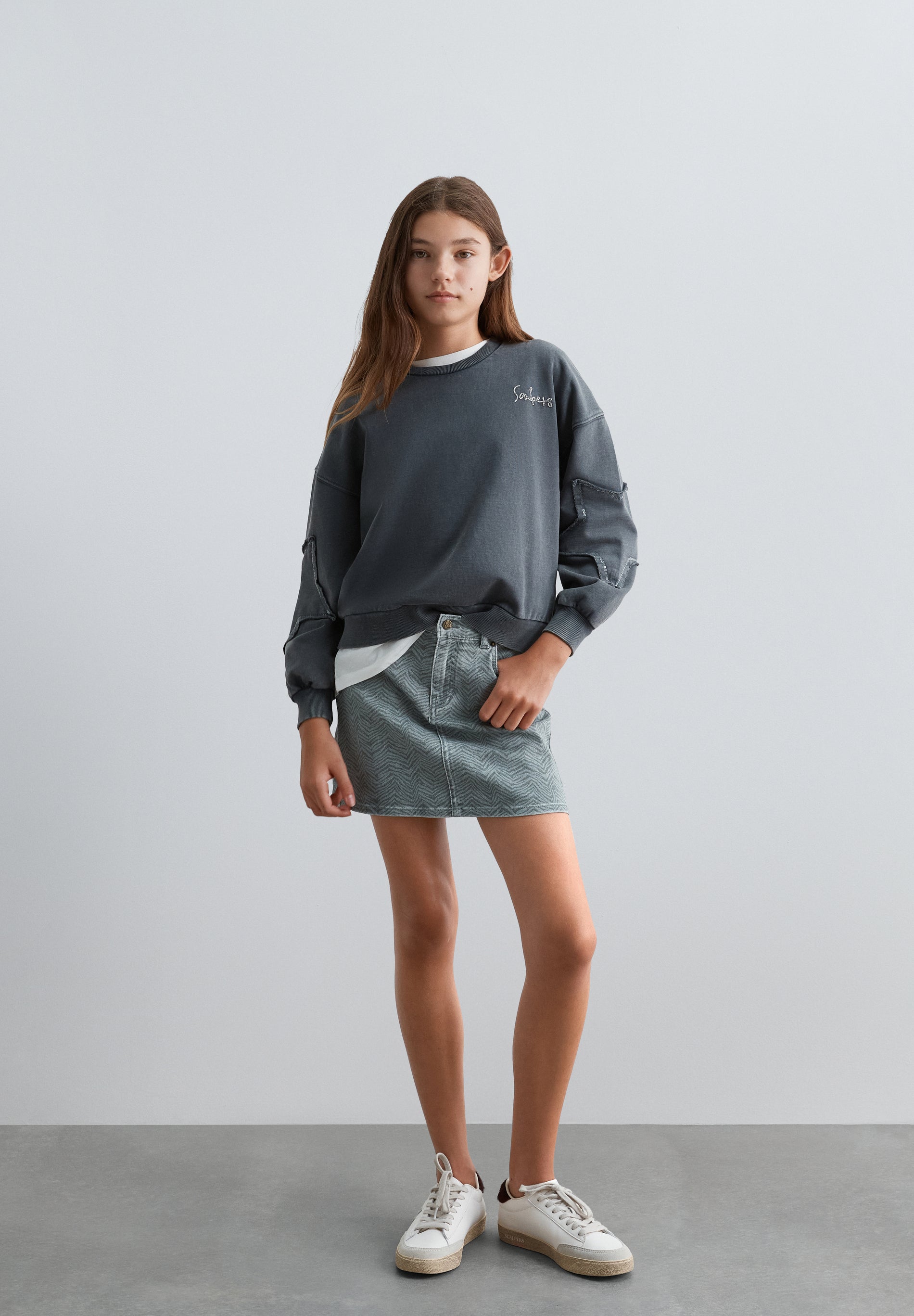 KURZER DENIMROCK MIT PRINT