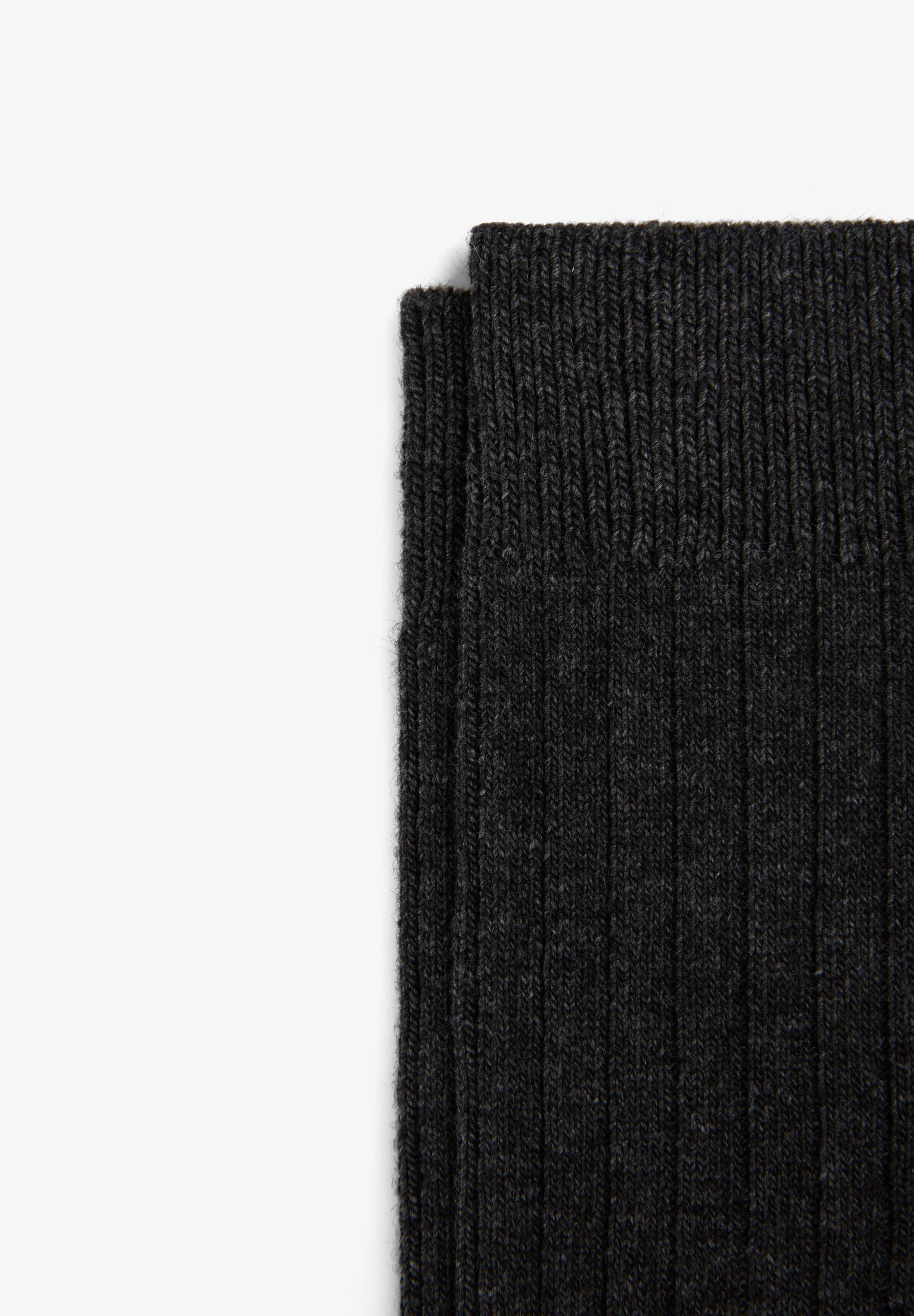 RIPPENSTRICK-SOCKEN MIT MITTLEREM SCHAFT