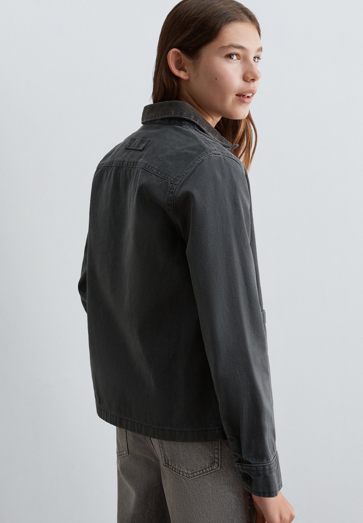 LEICHTE JACKE MIT MEHREREN TASCHEN