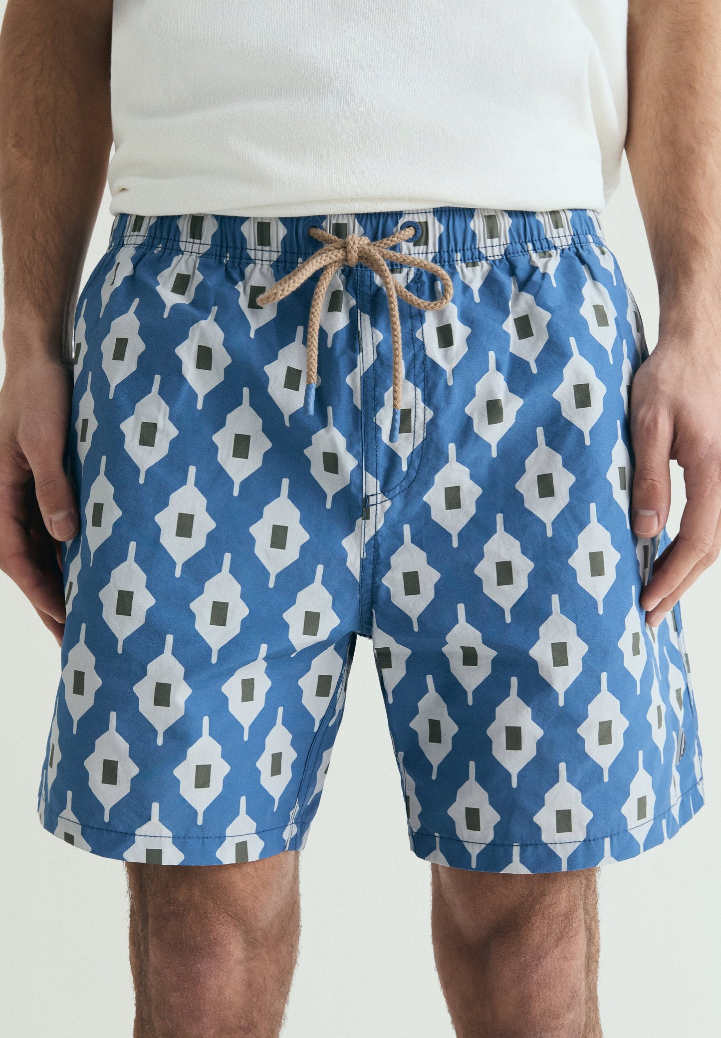 GEOMETRIC PRINT SWIMMING TRUNKS