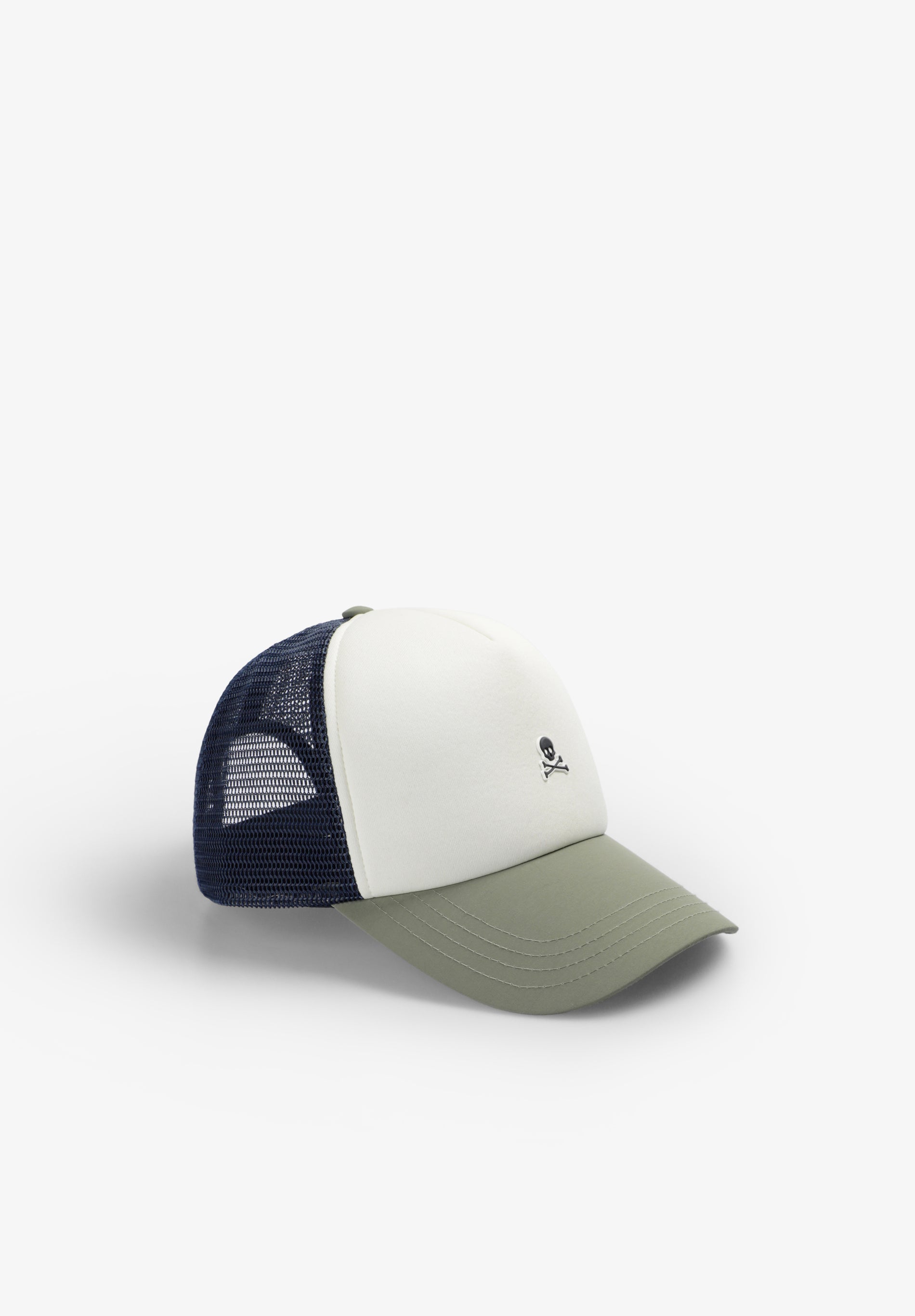 TRUCKER-CAP MIT TOTENKOPF