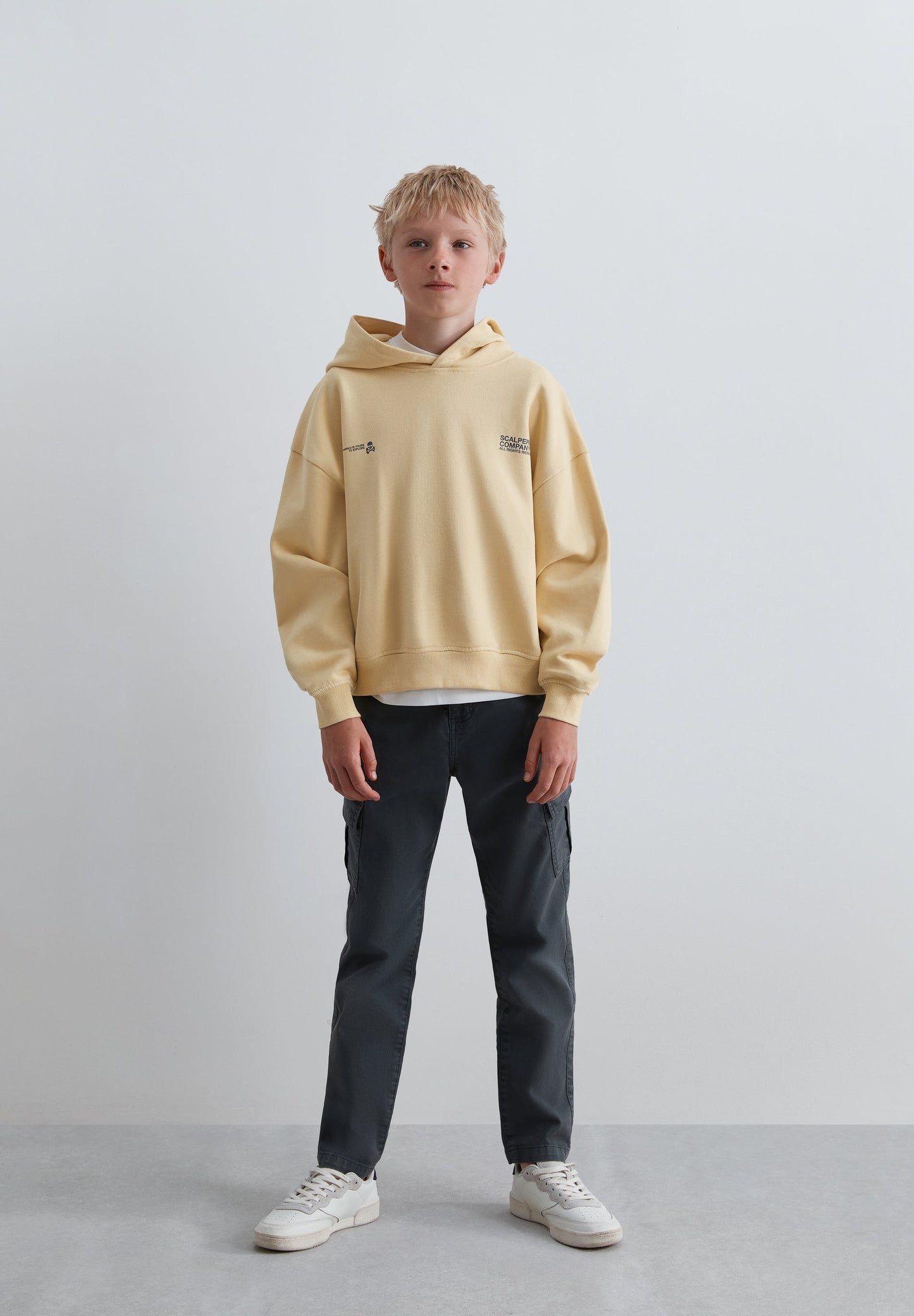 HOODY BOXY MIT LOGO AUF DEM RÜCKEN