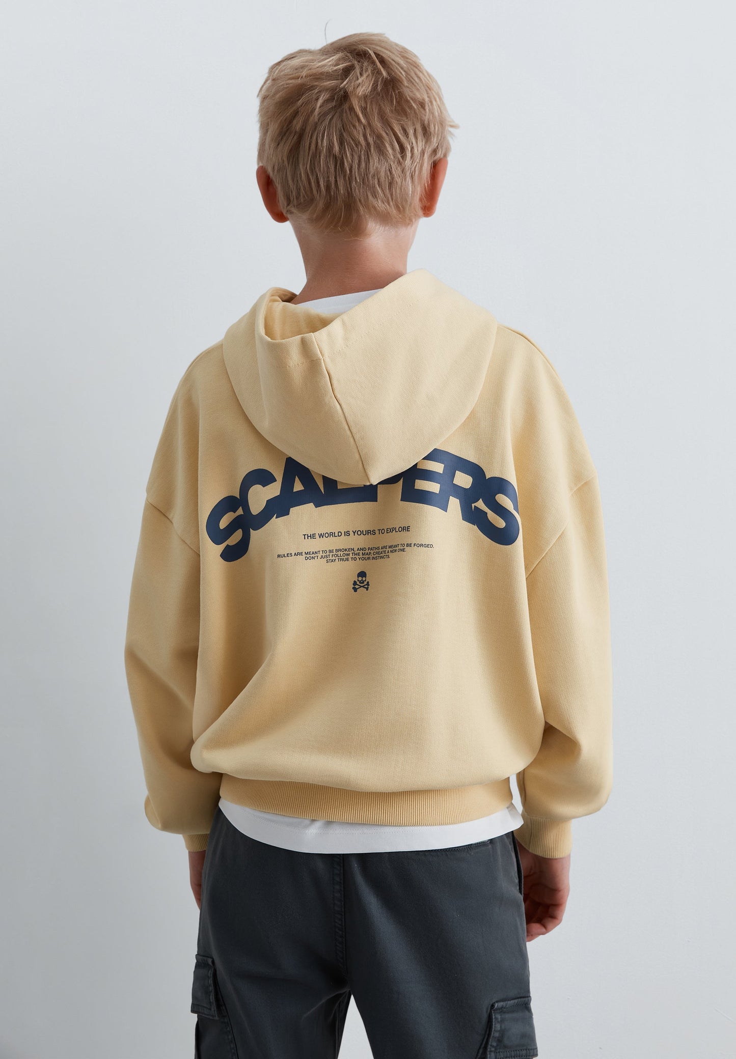 HOODY BOXY MIT LOGO AUF DEM RÜCKEN