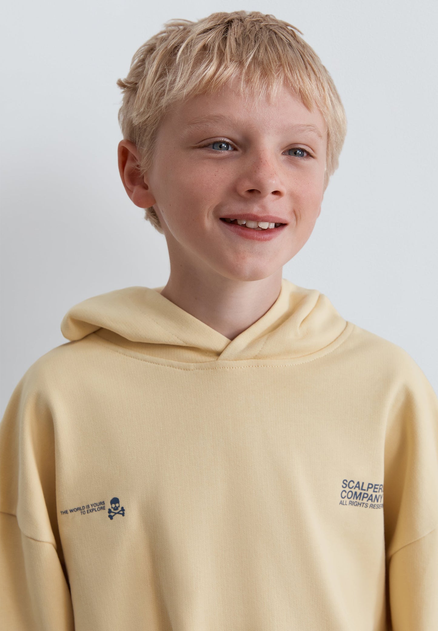 HOODY BOXY MIT LOGO AUF DEM RÜCKEN
