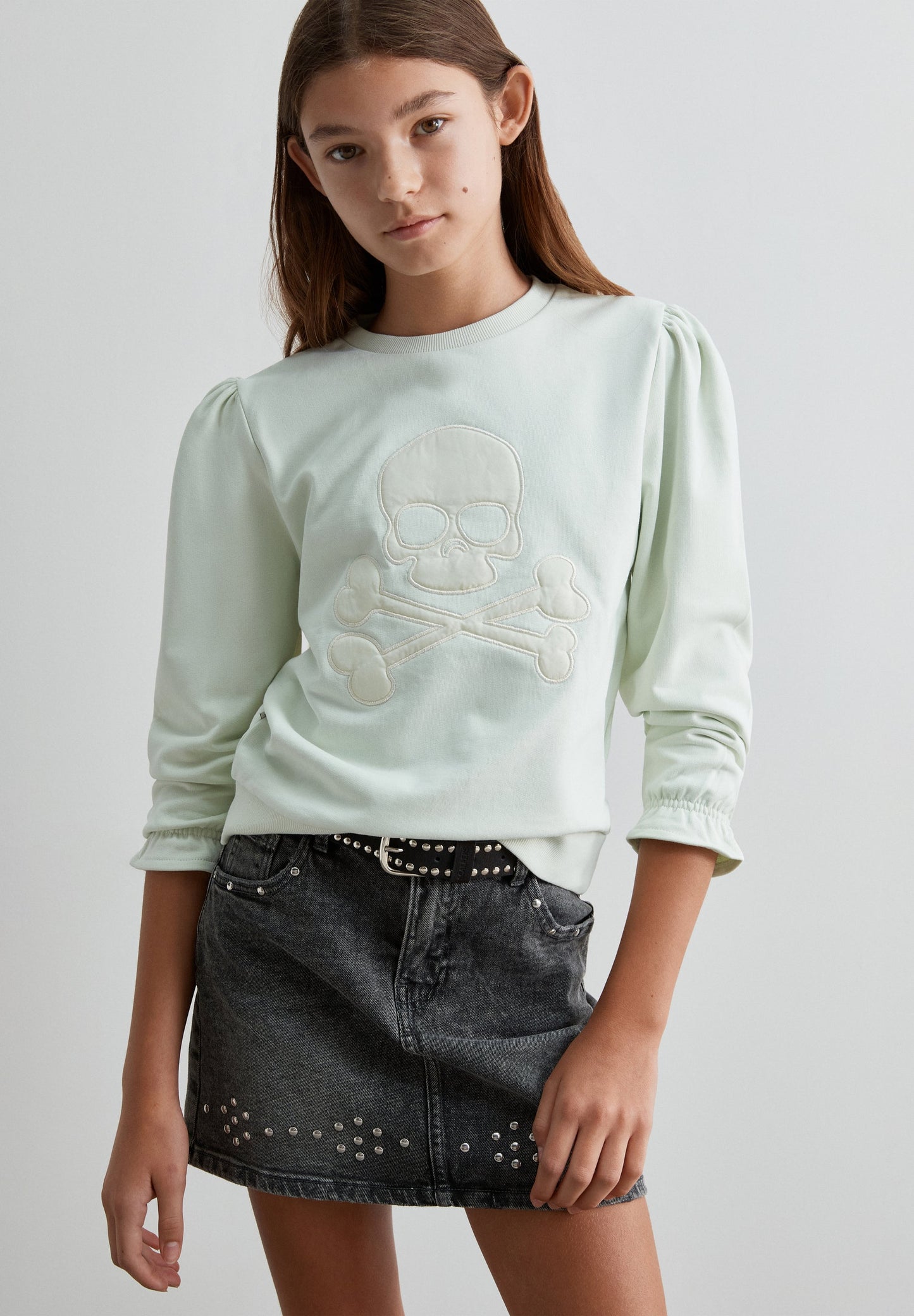 SWEATSHIRT MIT TOTENKOPF VORNE