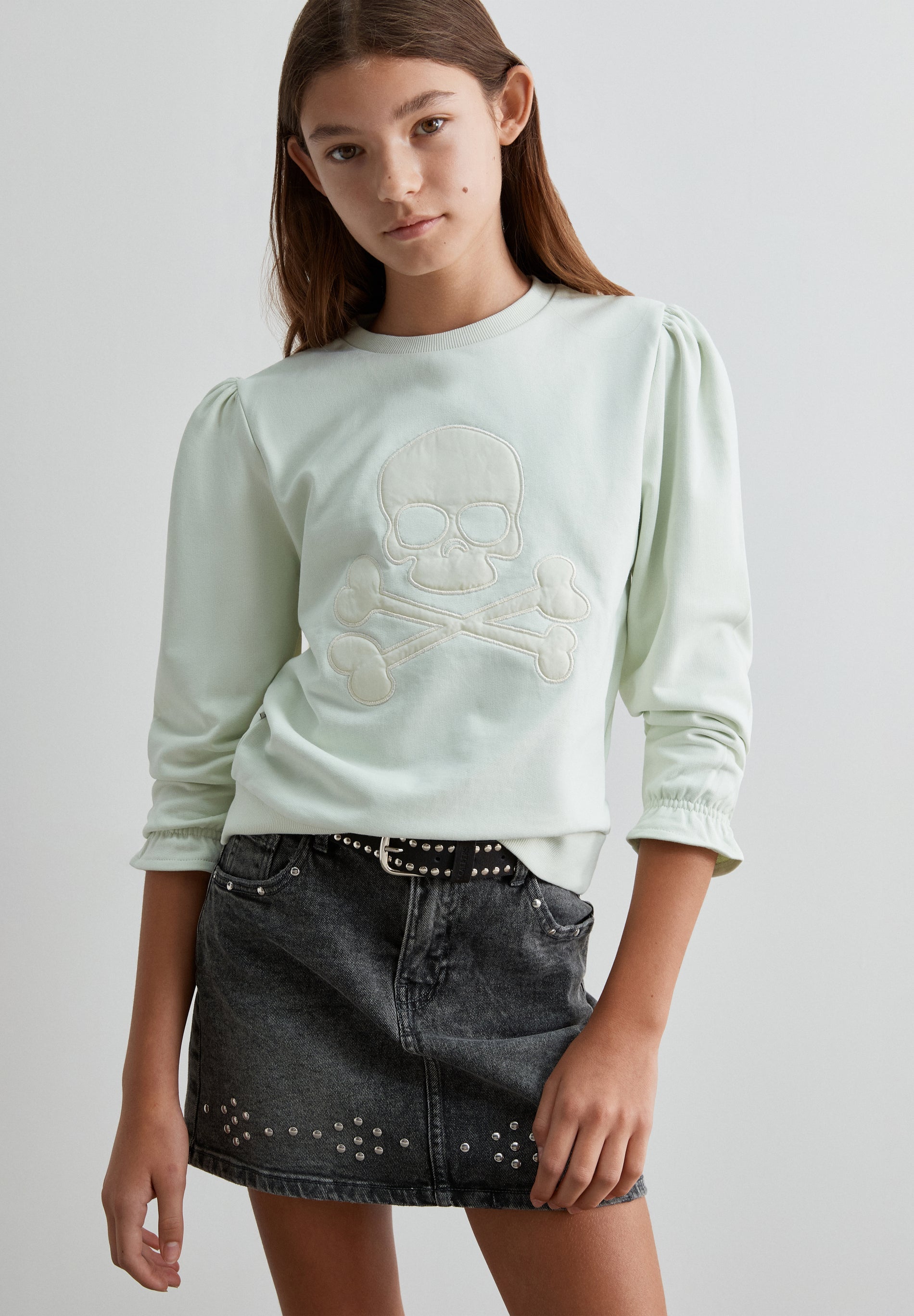 SWEATSHIRT MIT TOTENKOPF VORNE