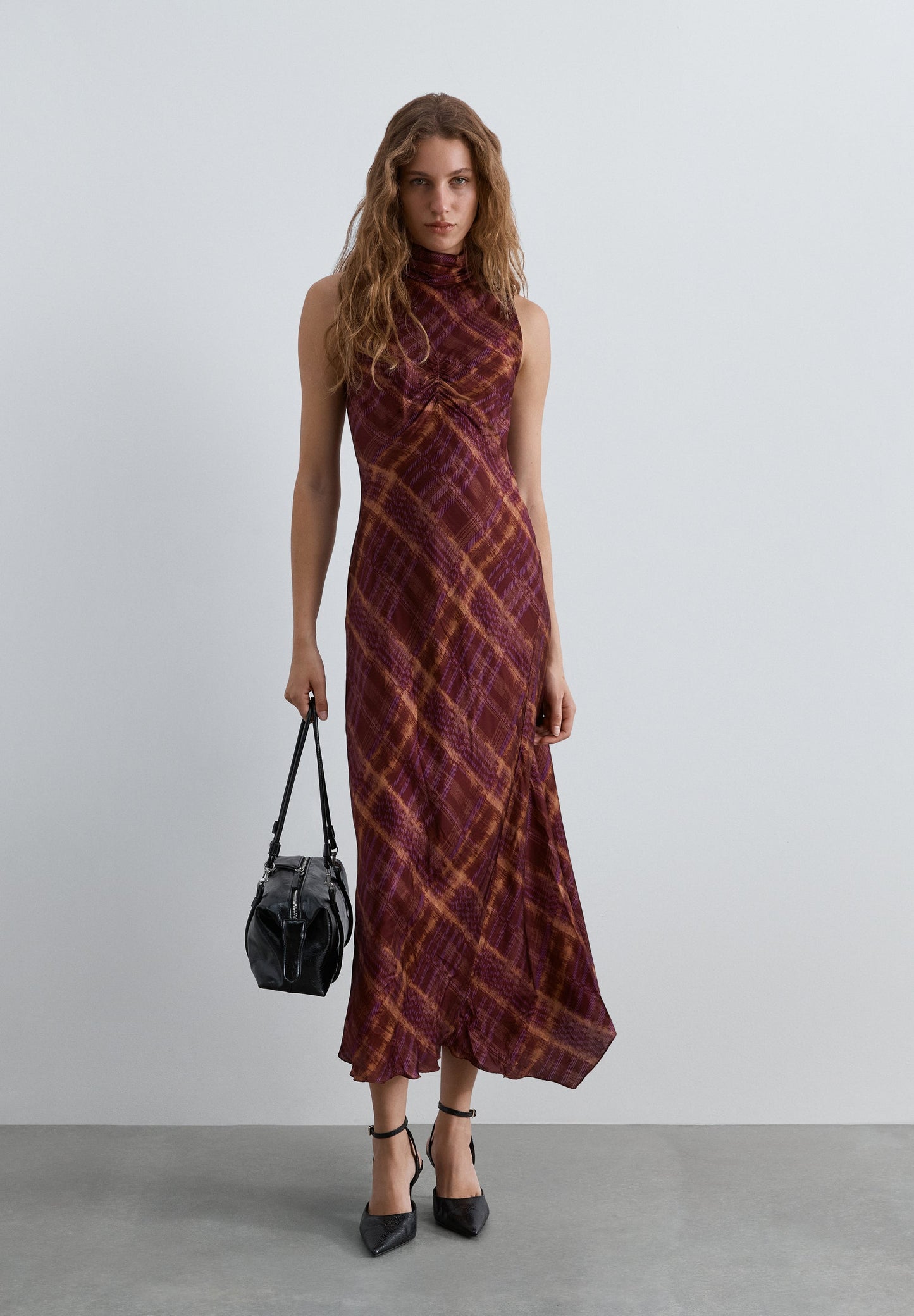 VESTITO CON COLLO HALTER STAMPATO