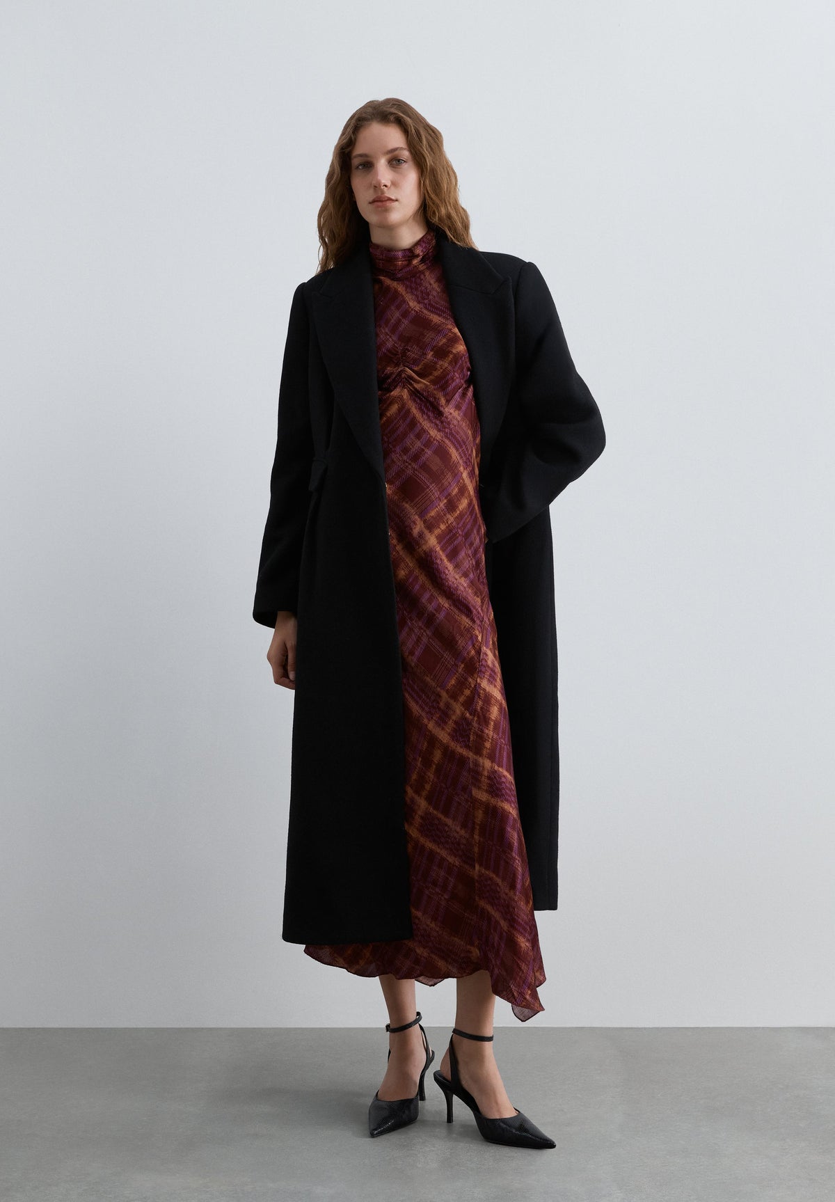 NECKHOLDER-KLEID MIT PRINT