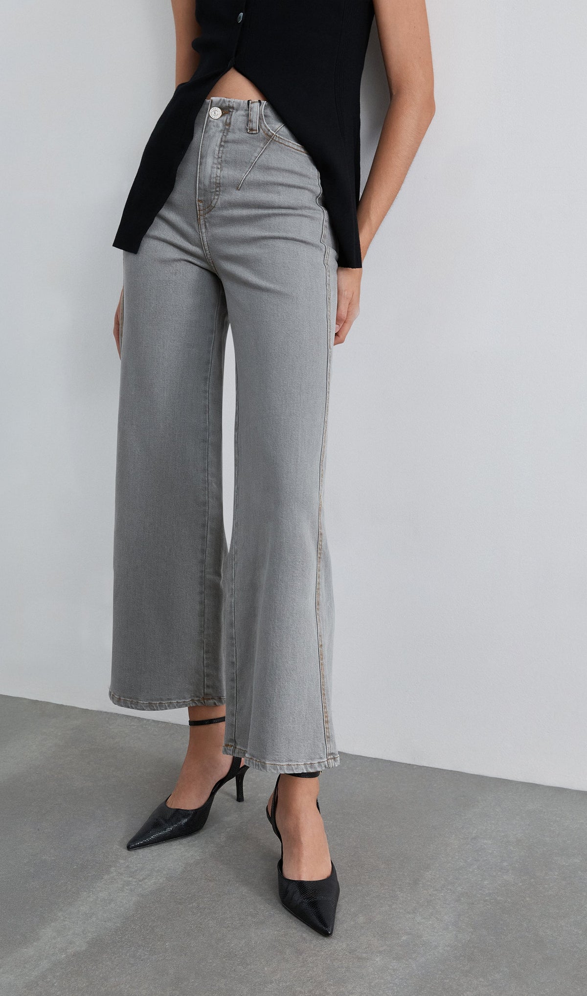 HIGH WAIST WIDE-LEG JEANS