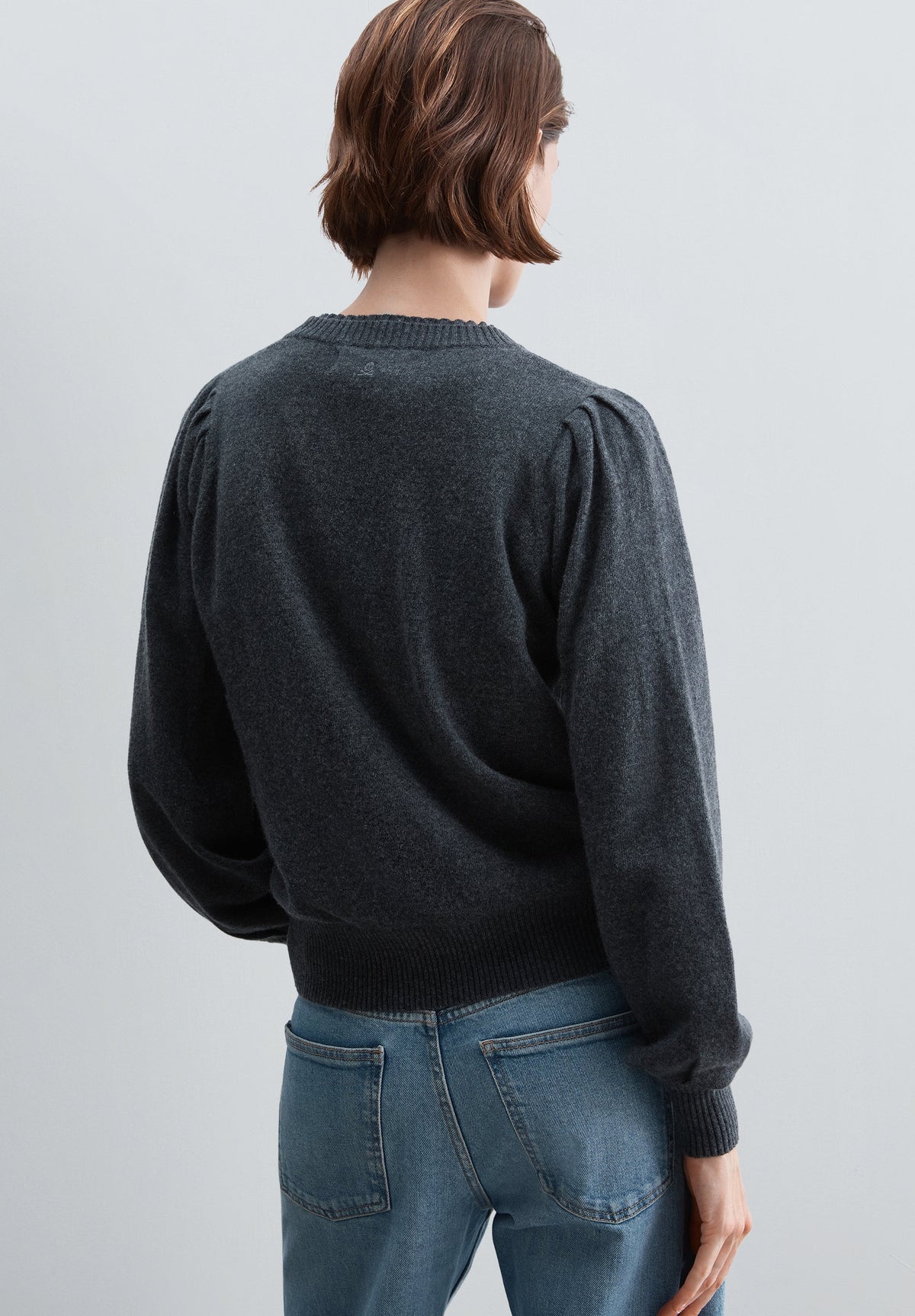 WOOL SWEATER WITH COLLAR DETAIL