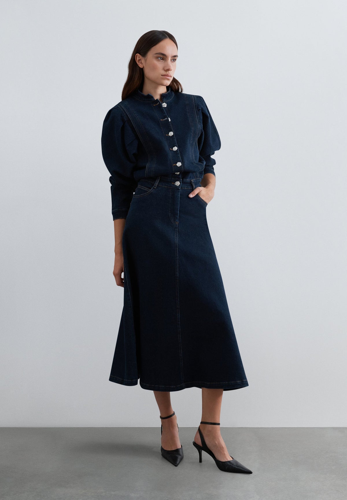 ROBE EN JEAN À MANCHES VOLUMINEUSES
