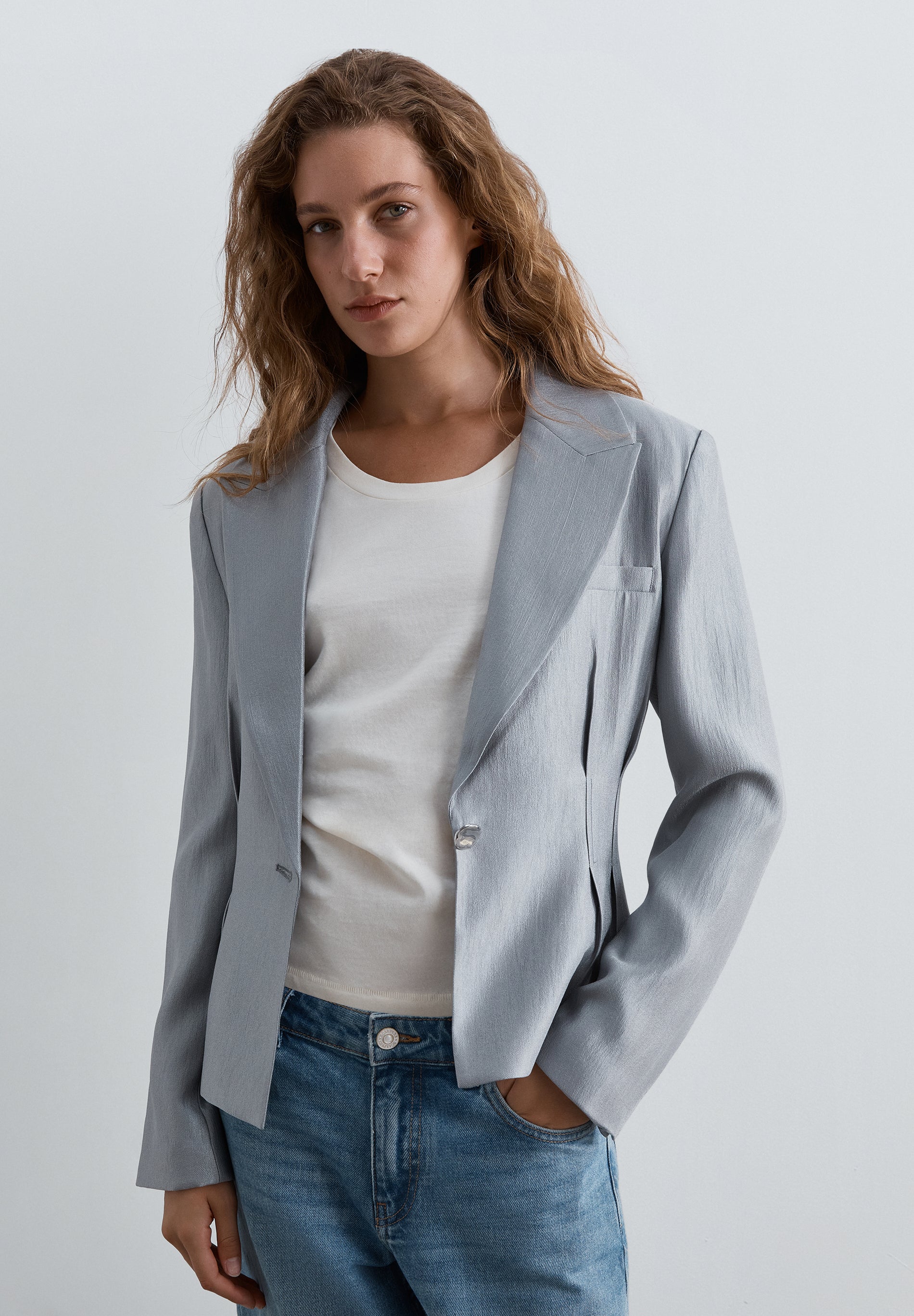 TAILLIERTER BLAZER MIT BUNDFALTEN