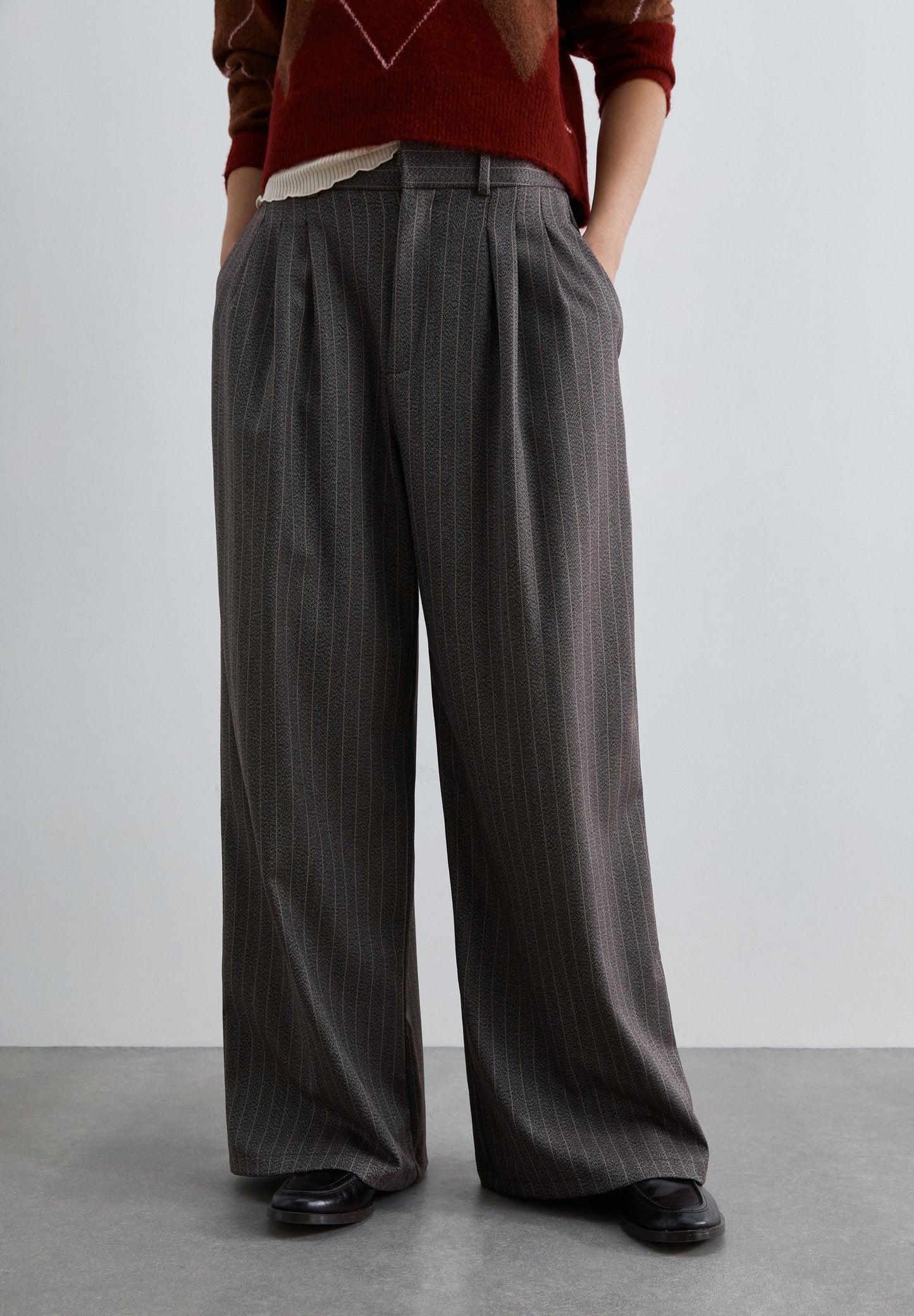 BUNDFALTENHOSE MIT NADELSTREIFEN